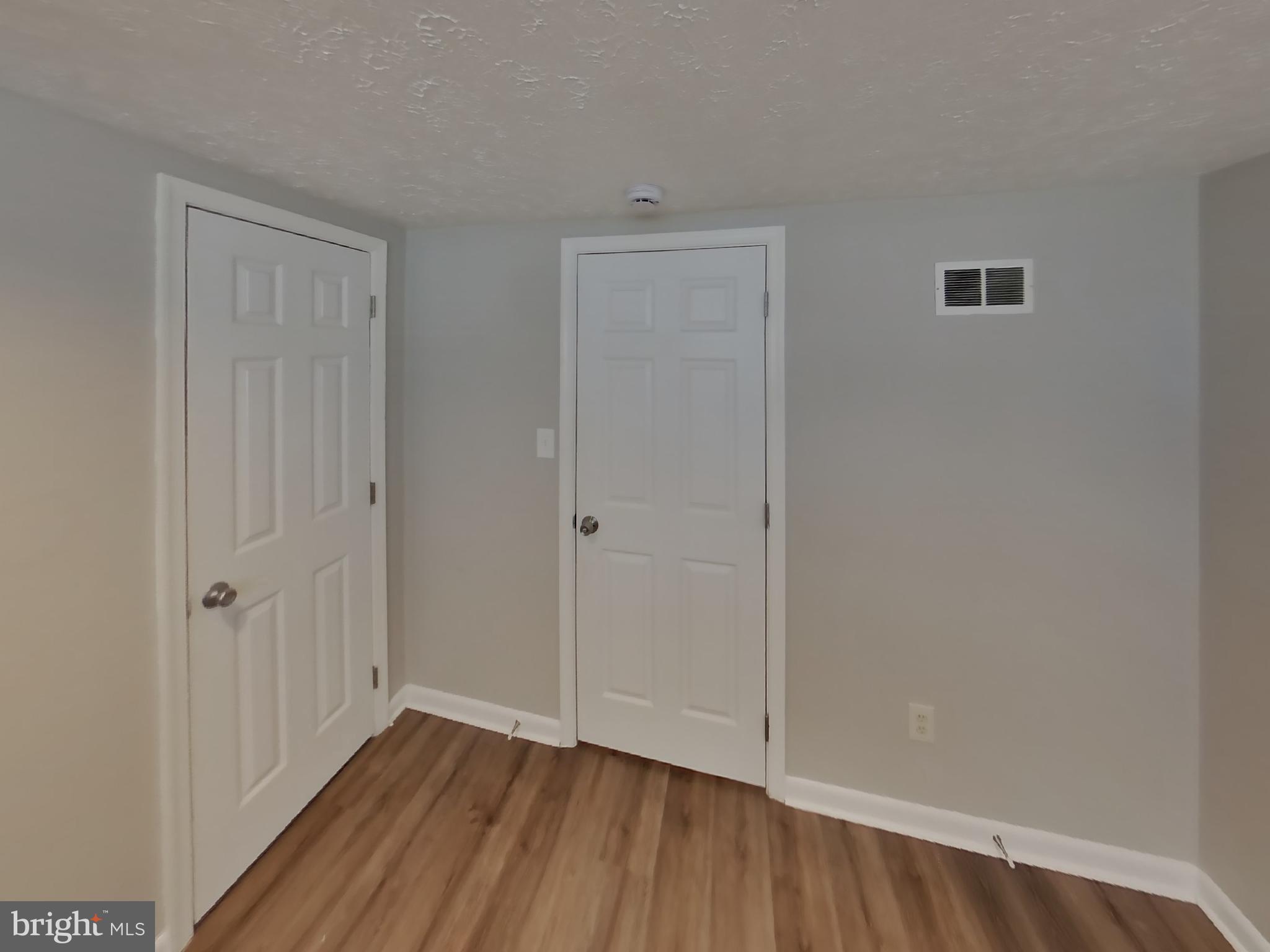 OAKHURST - Residential Lease