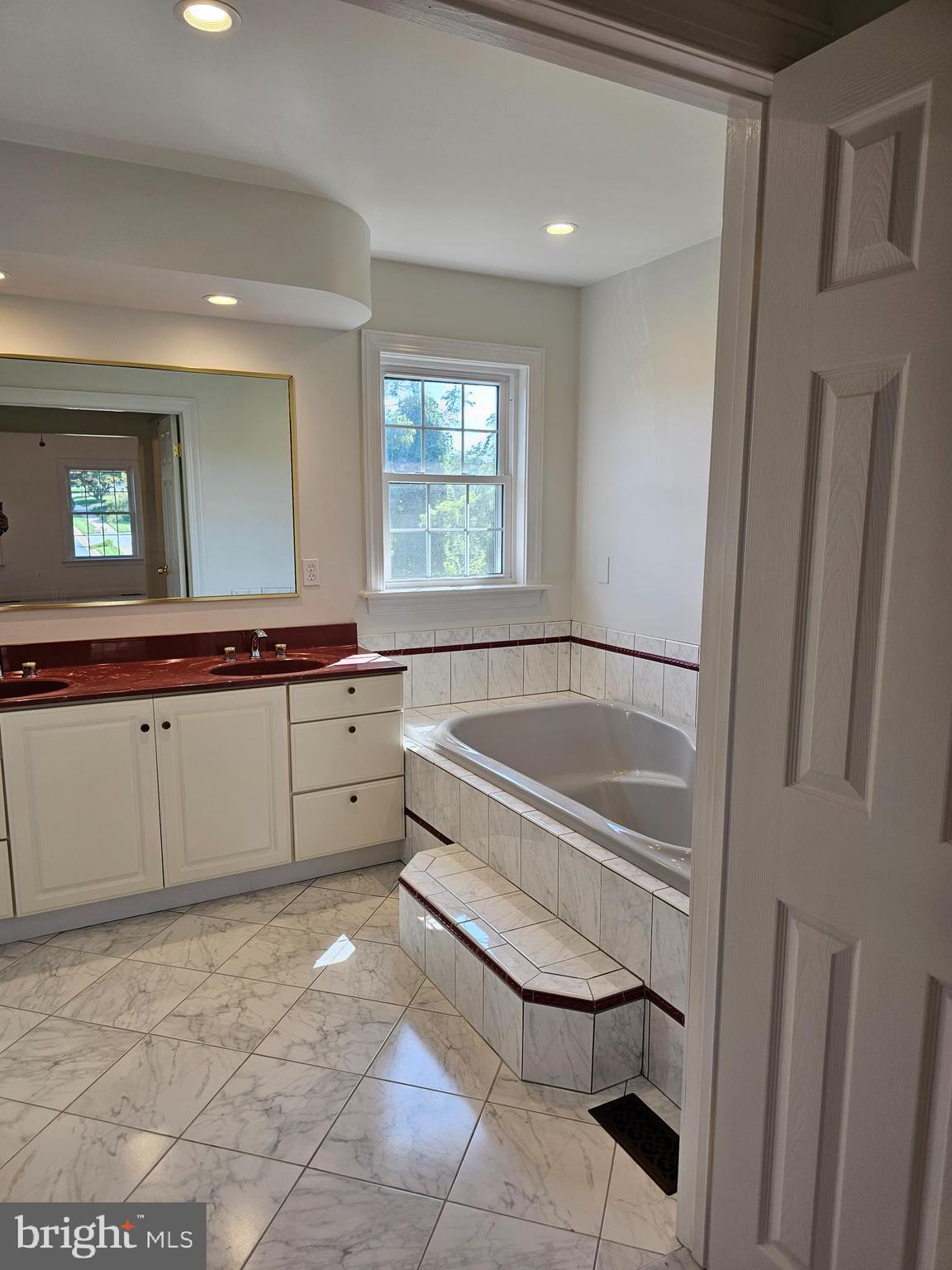 FOREST LAKES - Residential