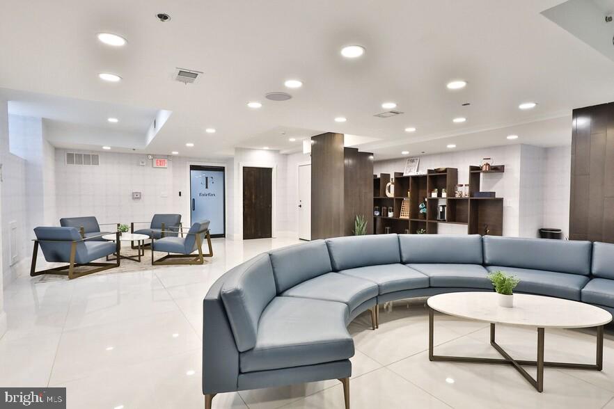 UNIVERSITY CITY - Residential Lease