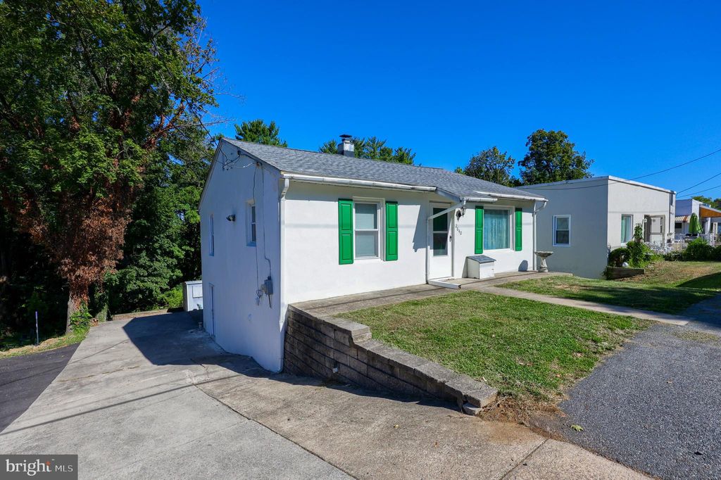 Photo of 2640 N Sherman Street, YORK, PA 17406 (MLS # PAYK2088002)