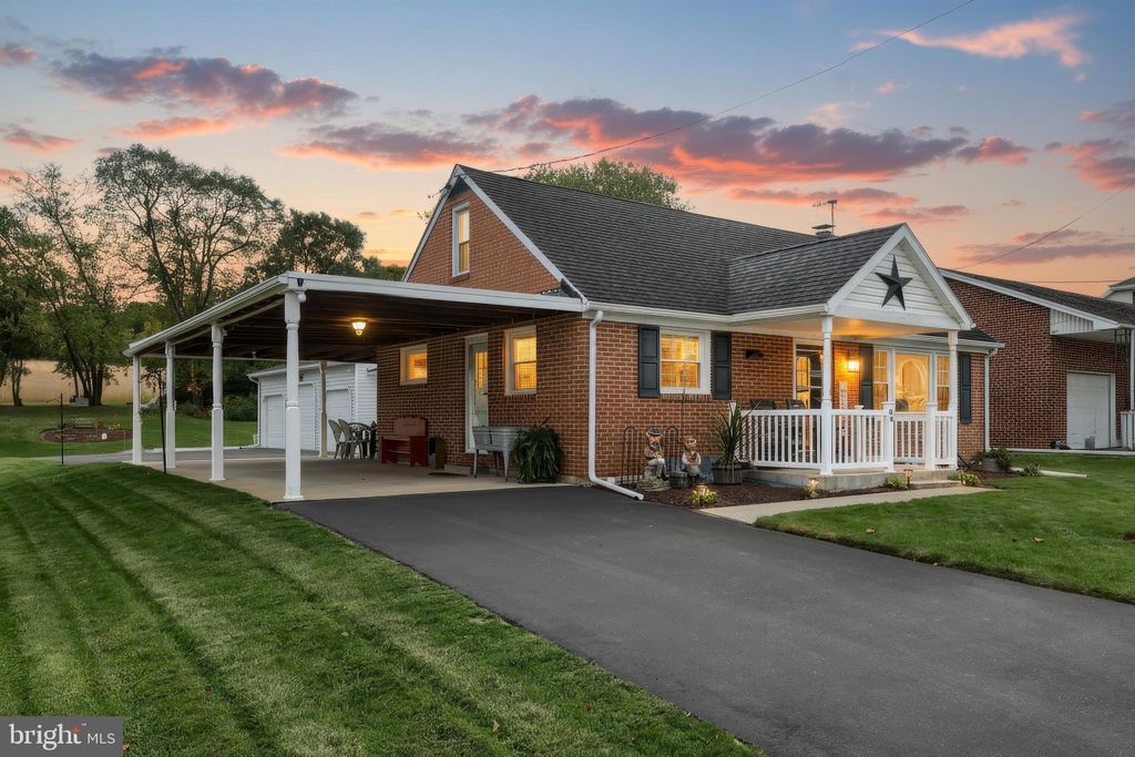 Photo of 96 Church Street, SEVEN VALLEYS, PA 17360 (MLS # PAYK2092392)