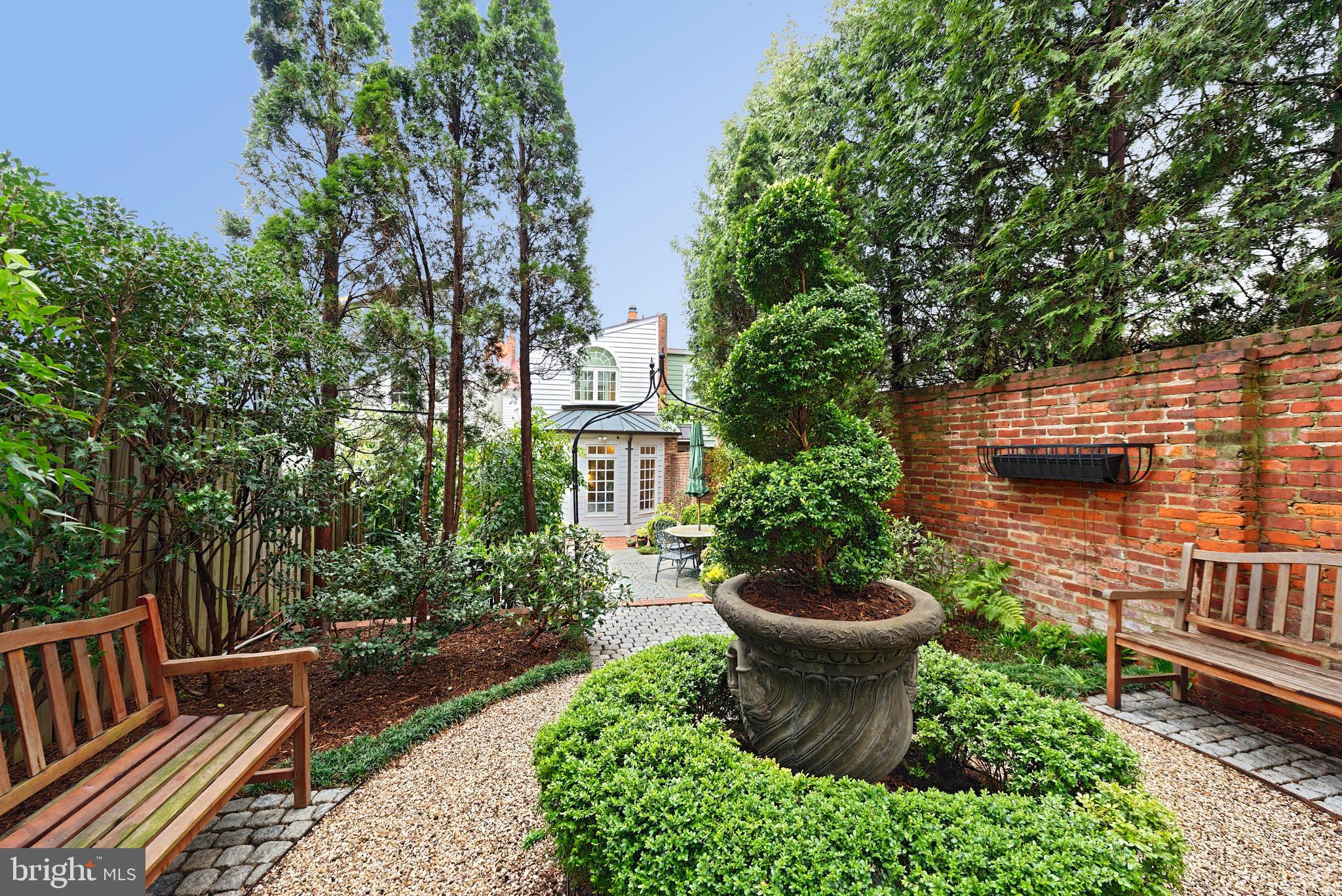 OLD TOWN ALEXANDRIA - Residential