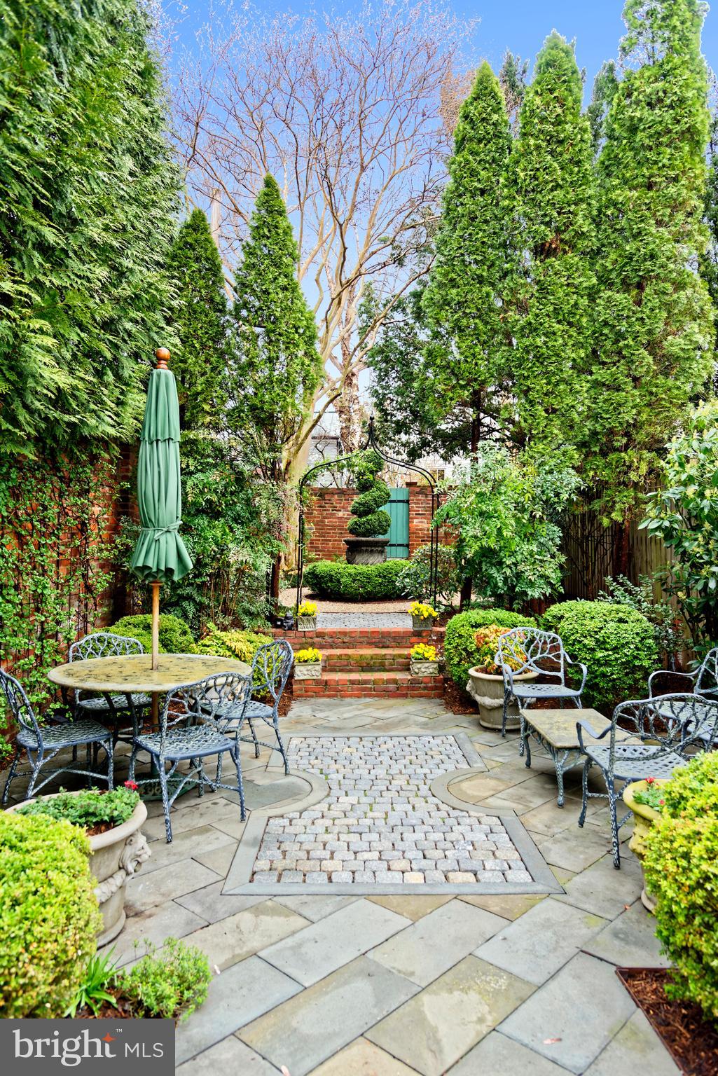 OLD TOWN ALEXANDRIA - Residential