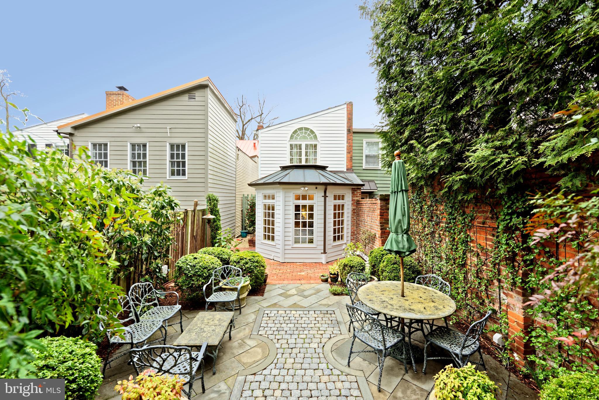 OLD TOWN ALEXANDRIA - Residential
