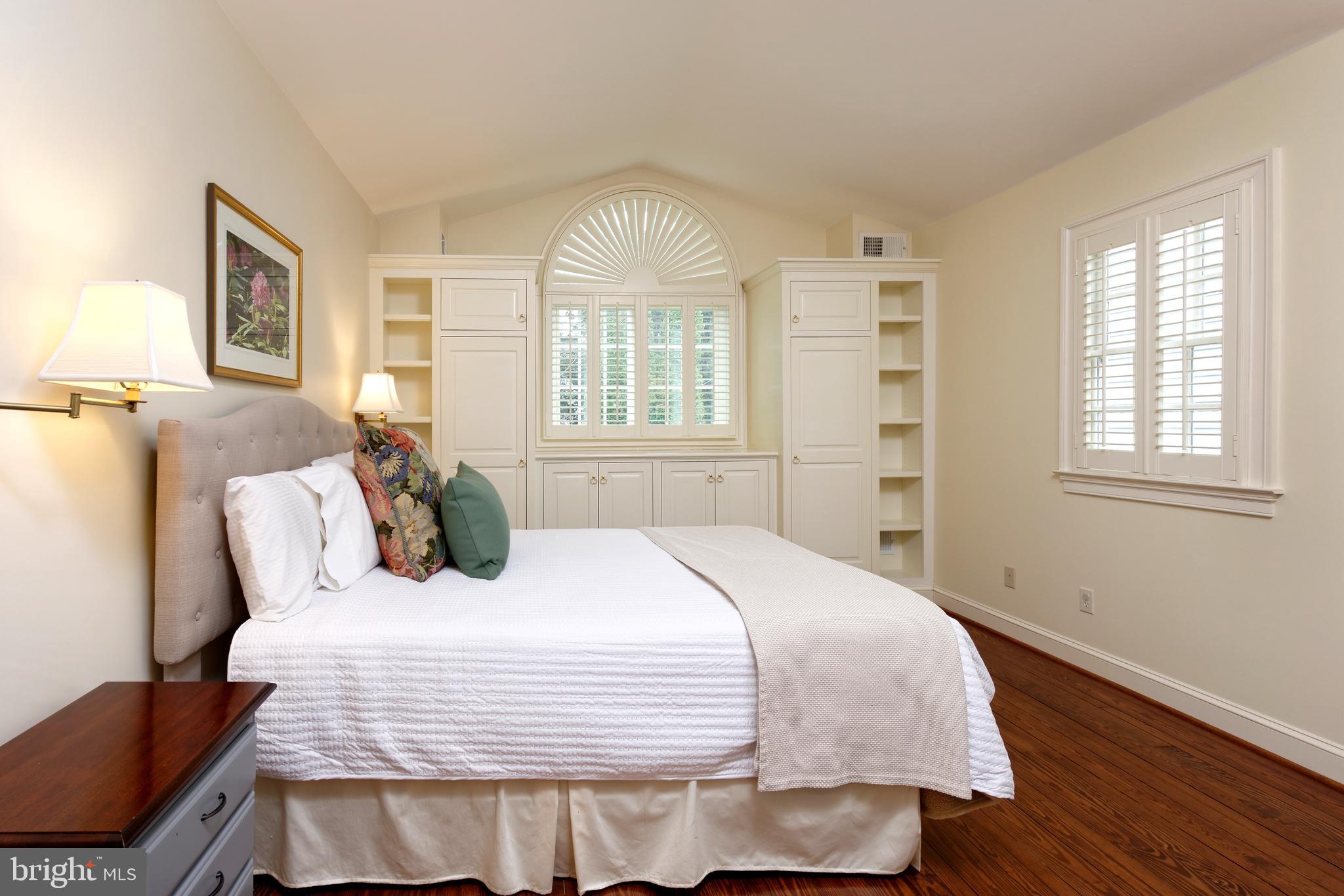 OLD TOWN ALEXANDRIA - Residential