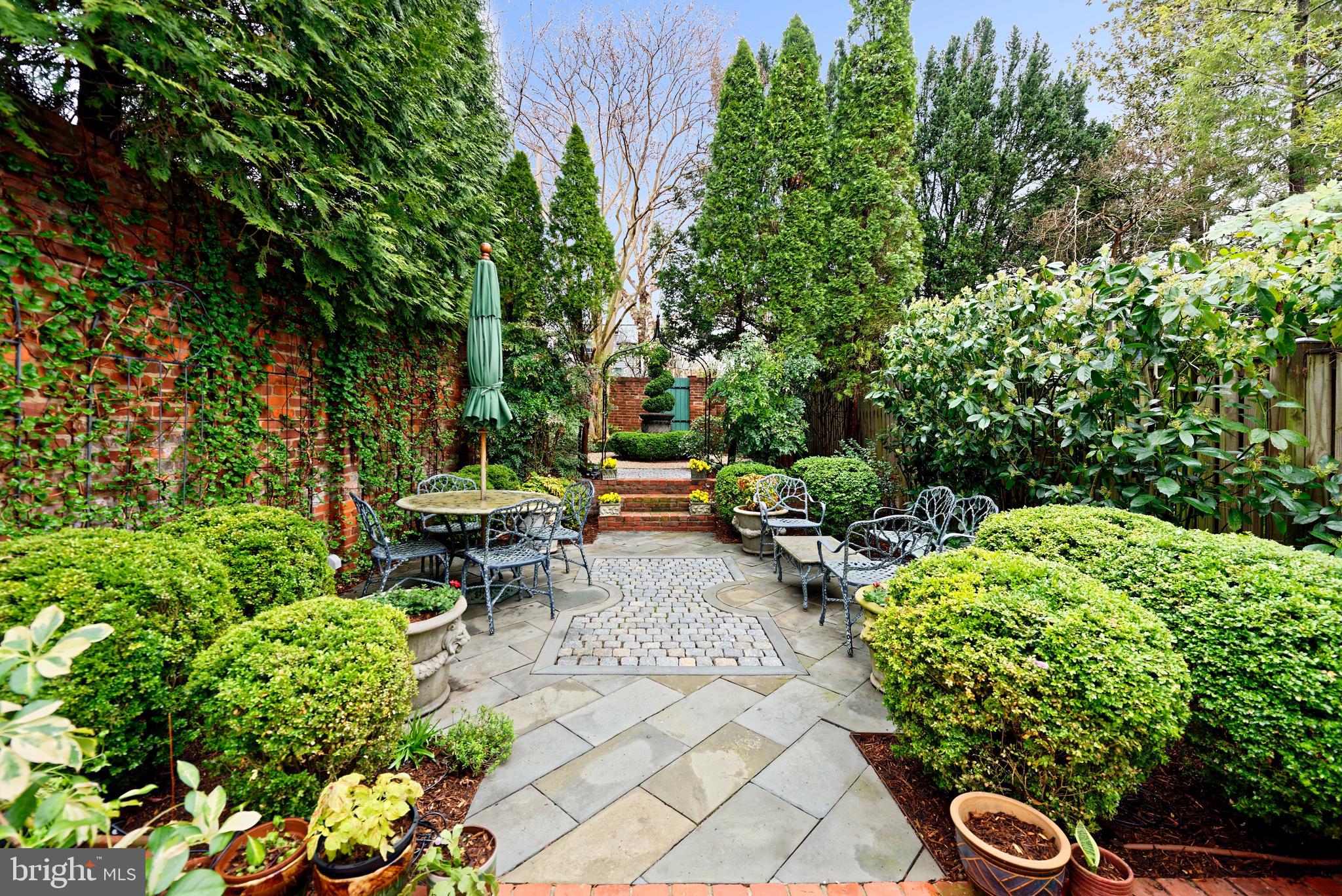 OLD TOWN ALEXANDRIA - Residential