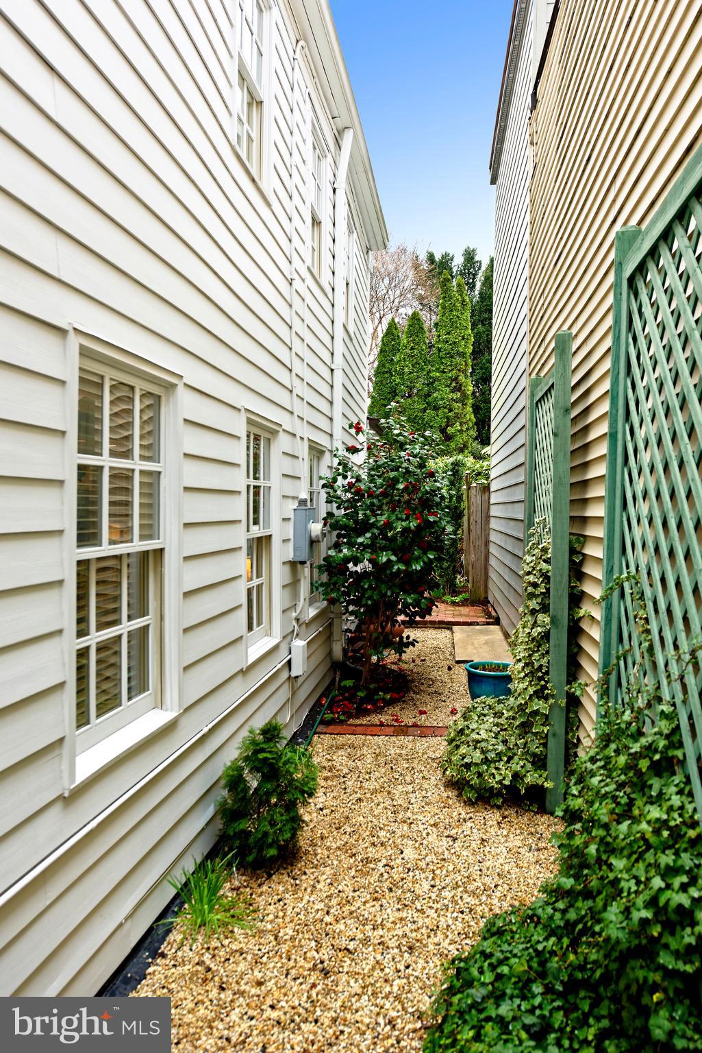 OLD TOWN ALEXANDRIA - Residential