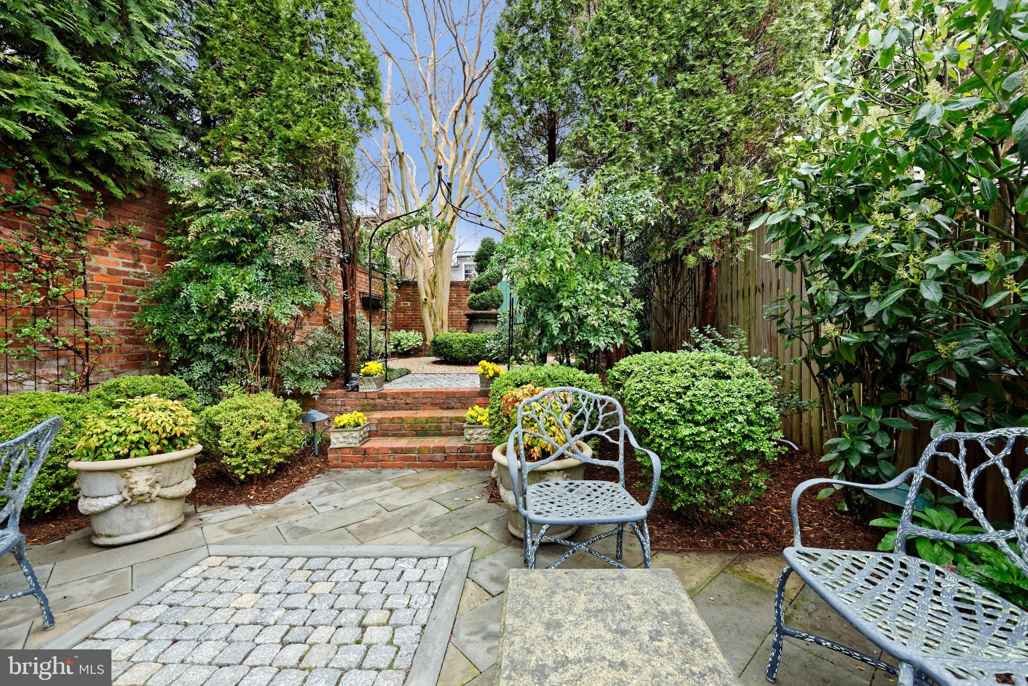 OLD TOWN ALEXANDRIA - Residential