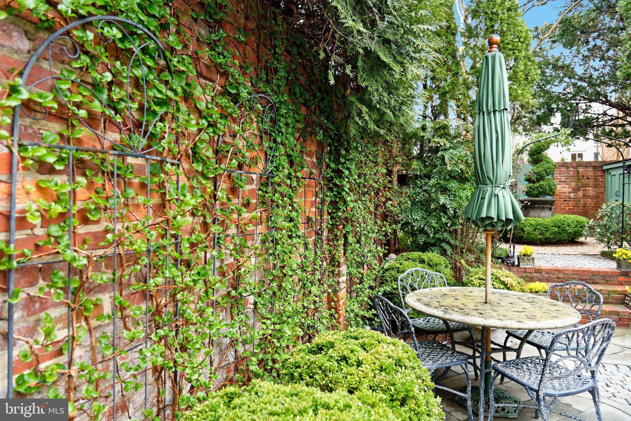 OLD TOWN ALEXANDRIA - Residential