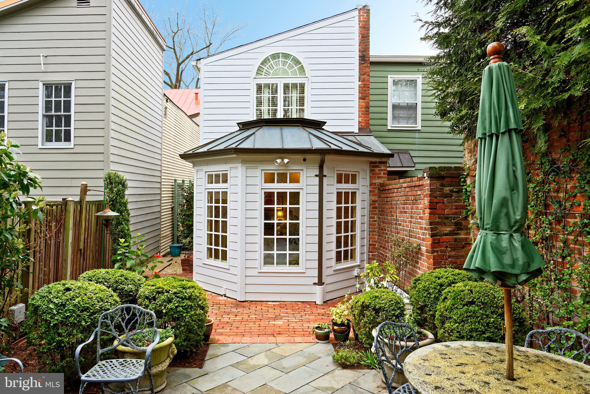 OLD TOWN ALEXANDRIA - Residential