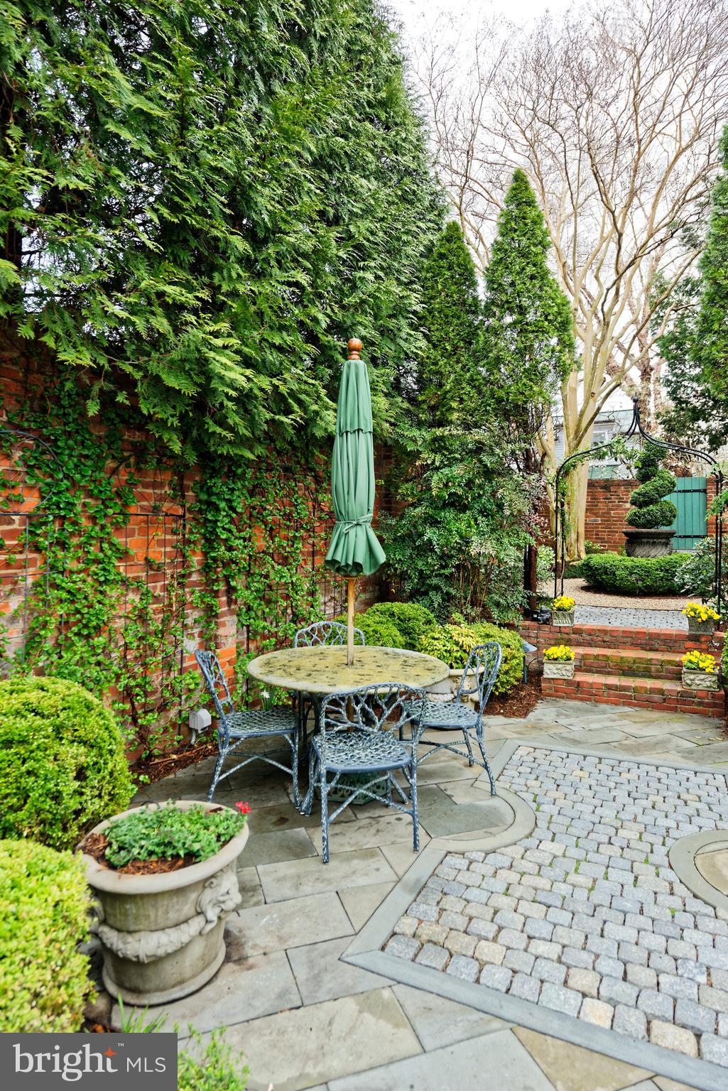 OLD TOWN ALEXANDRIA - Residential