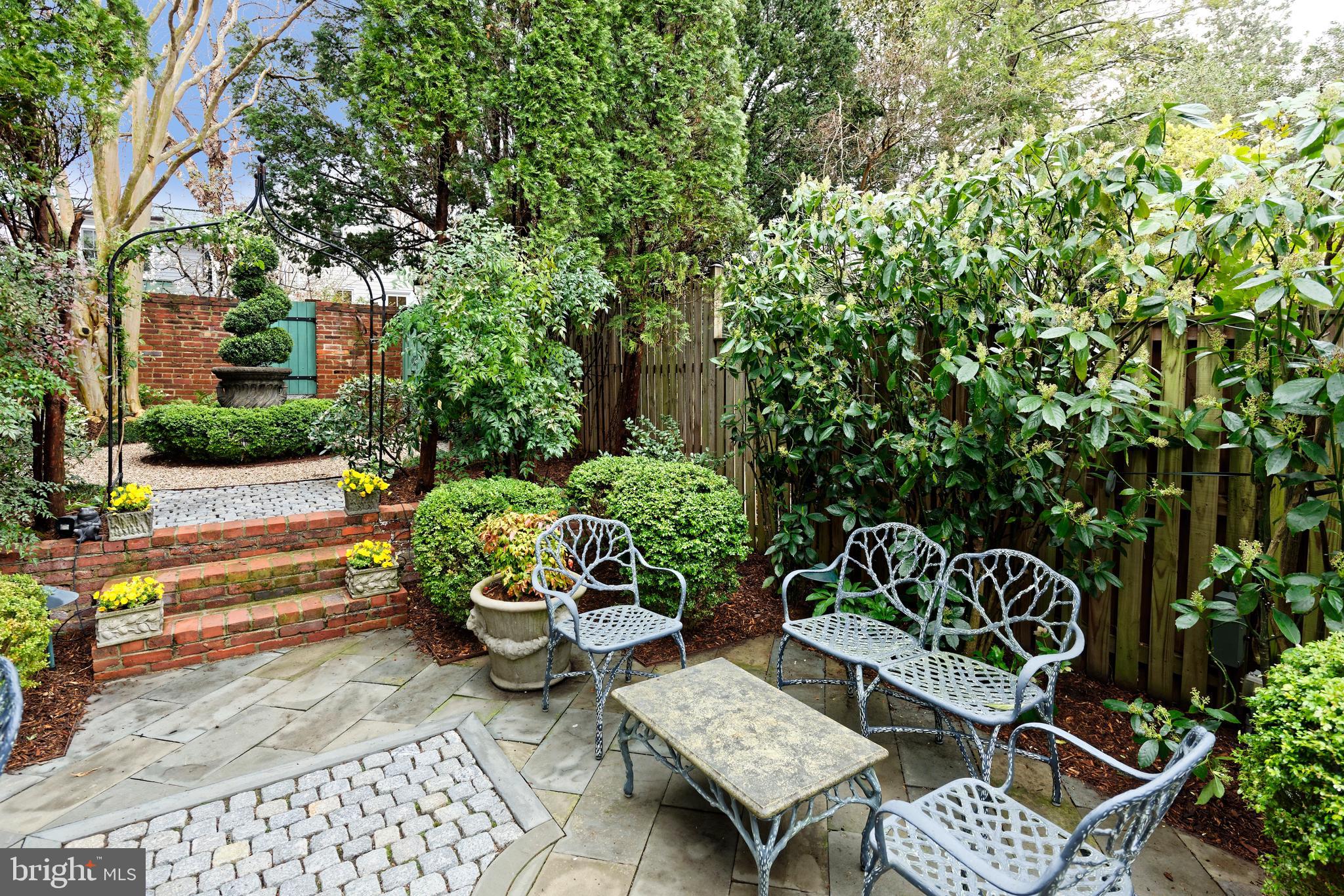 OLD TOWN ALEXANDRIA - Residential