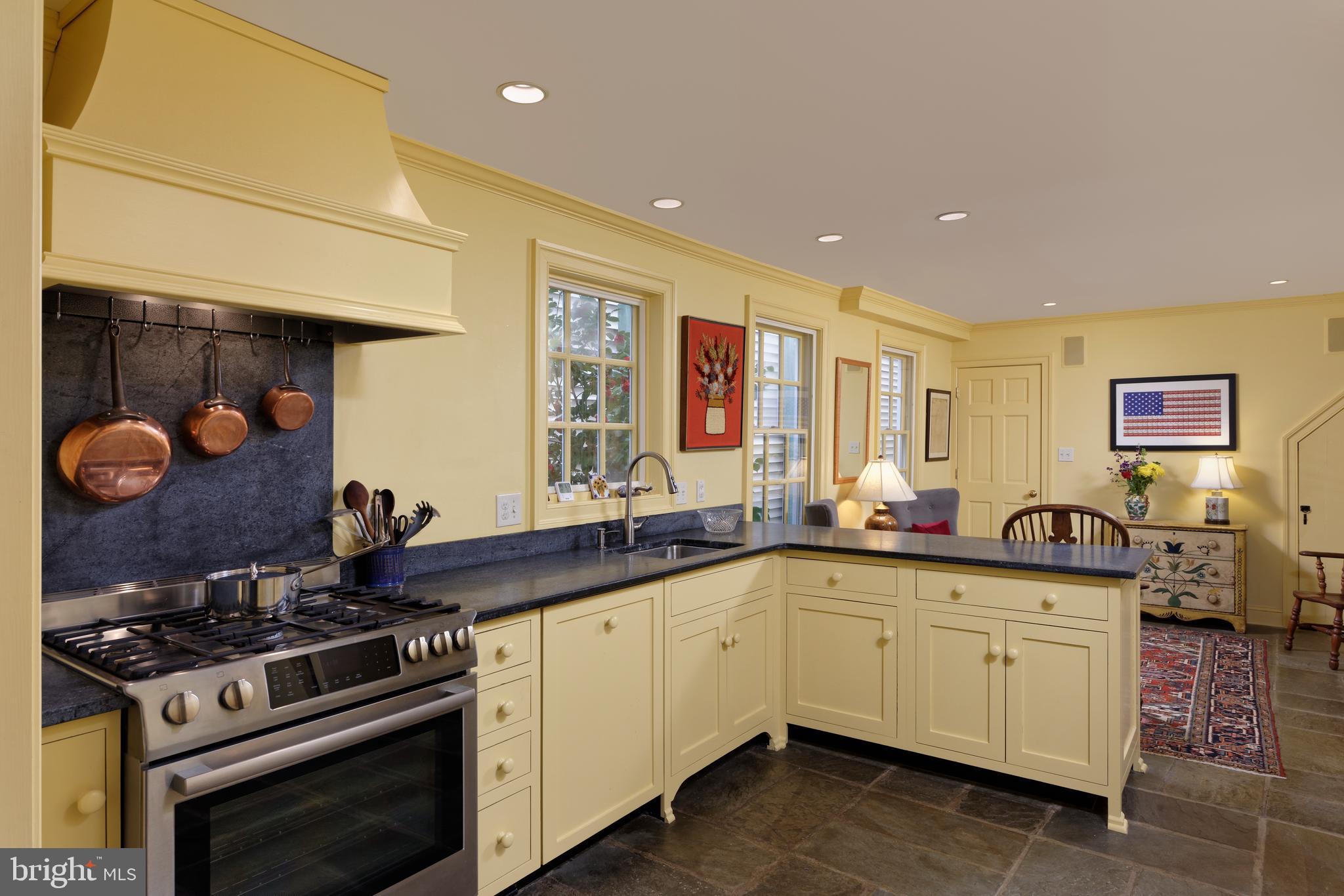 OLD TOWN ALEXANDRIA - Residential