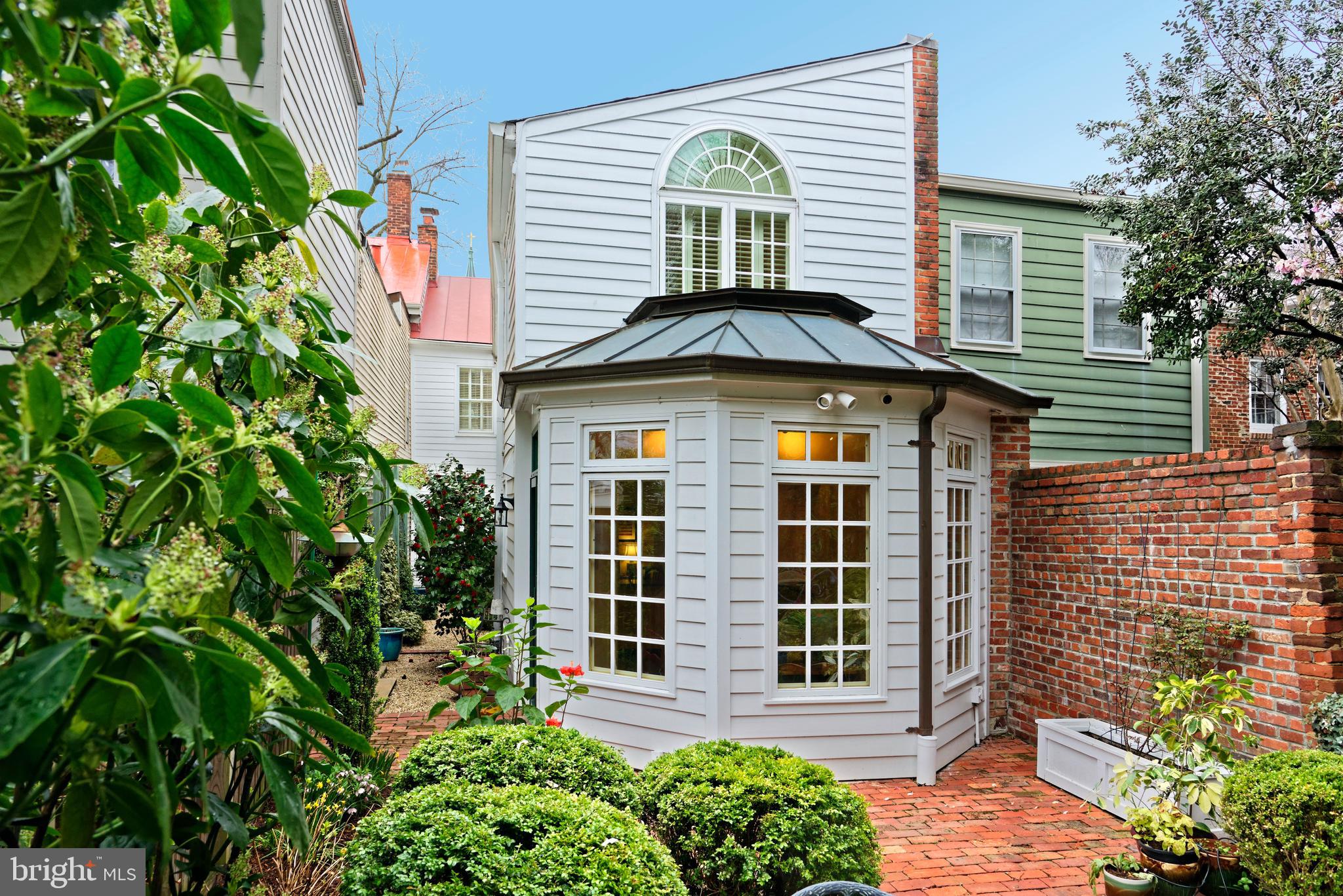 OLD TOWN ALEXANDRIA - Residential