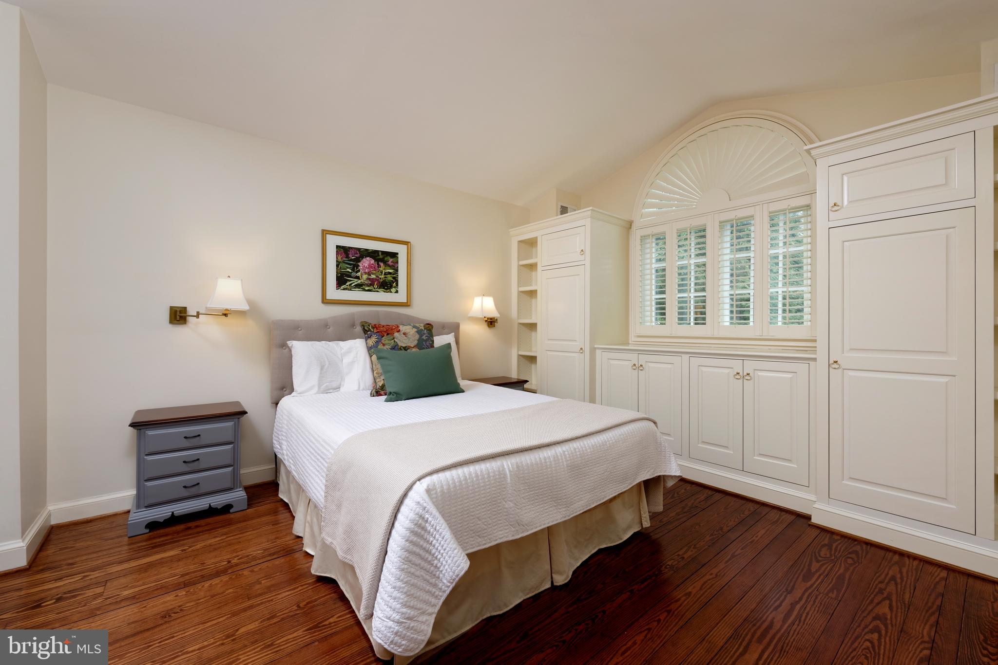 OLD TOWN ALEXANDRIA - Residential