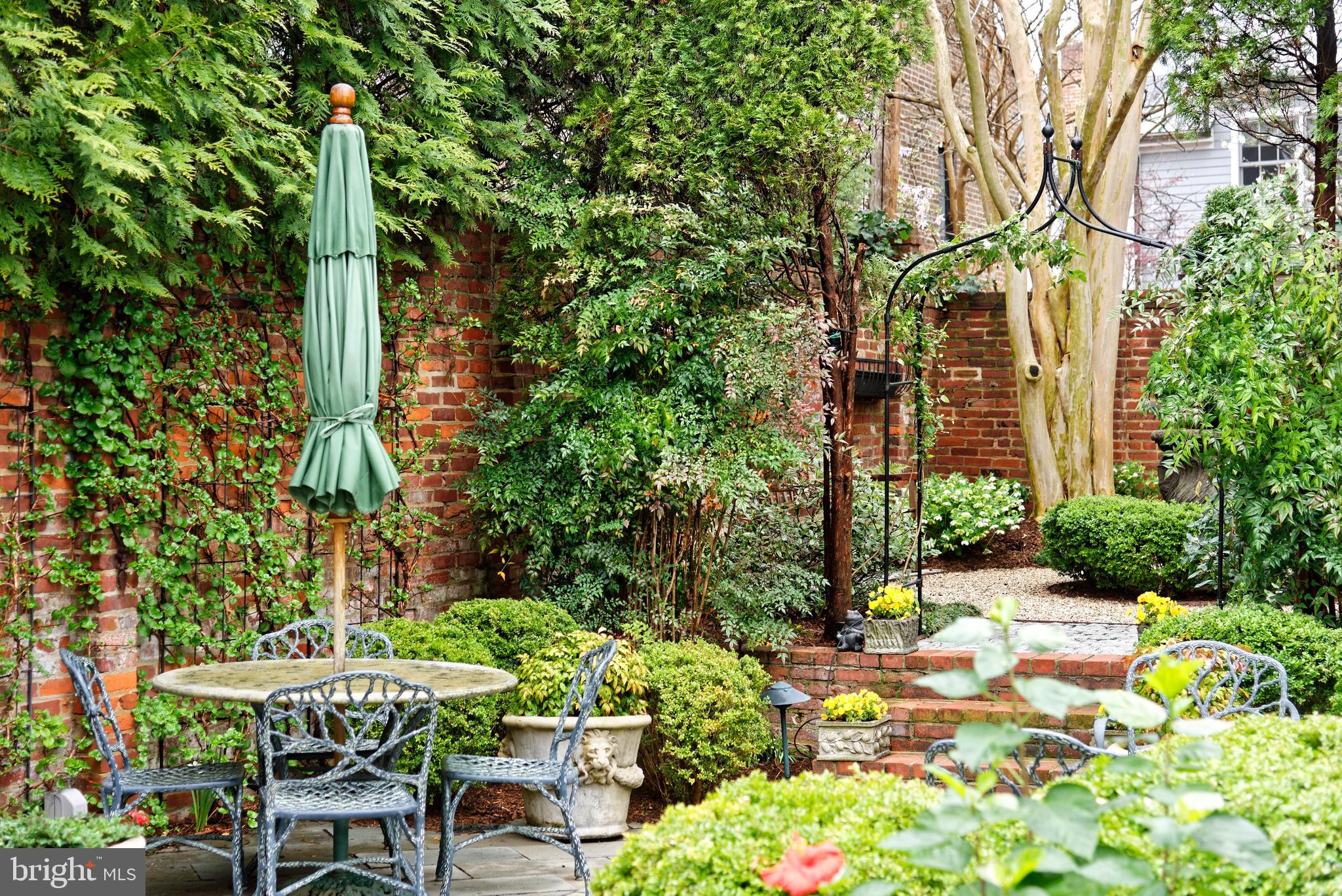 OLD TOWN ALEXANDRIA - Residential