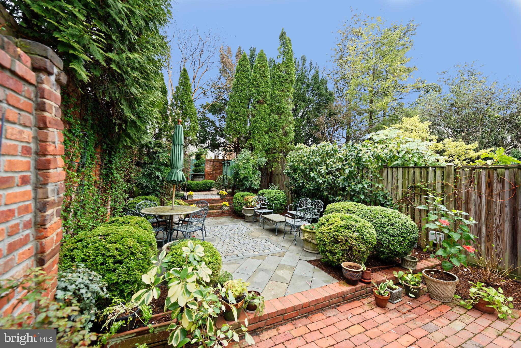 OLD TOWN ALEXANDRIA - Residential