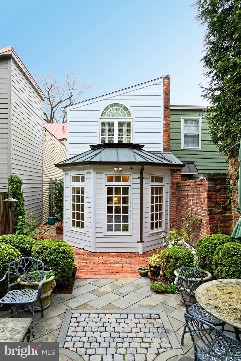 OLD TOWN ALEXANDRIA - Residential