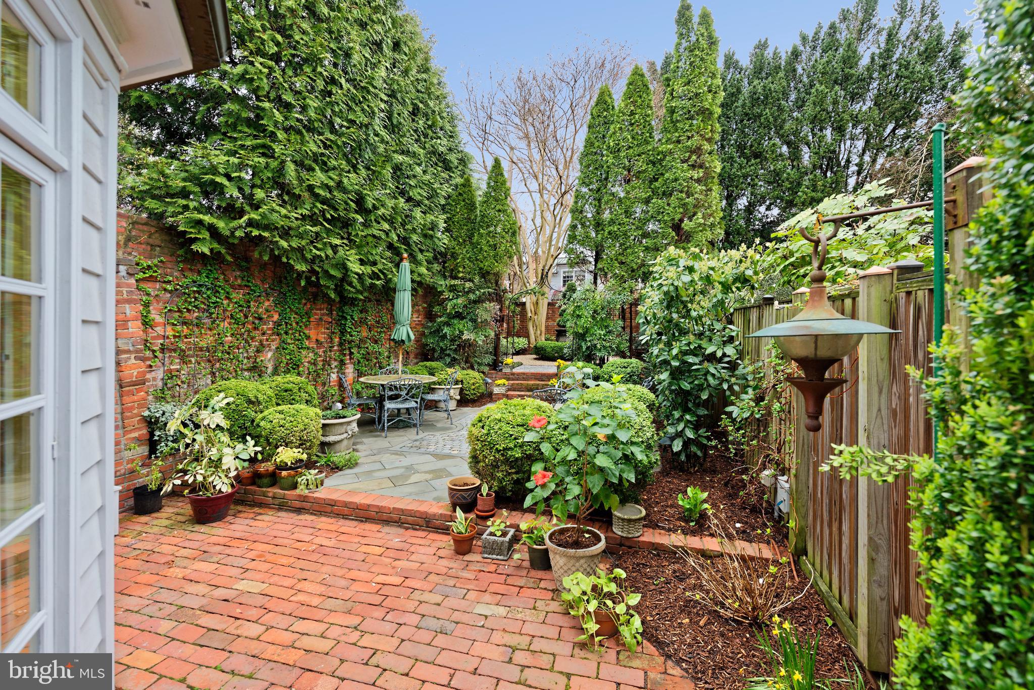 OLD TOWN ALEXANDRIA - Residential