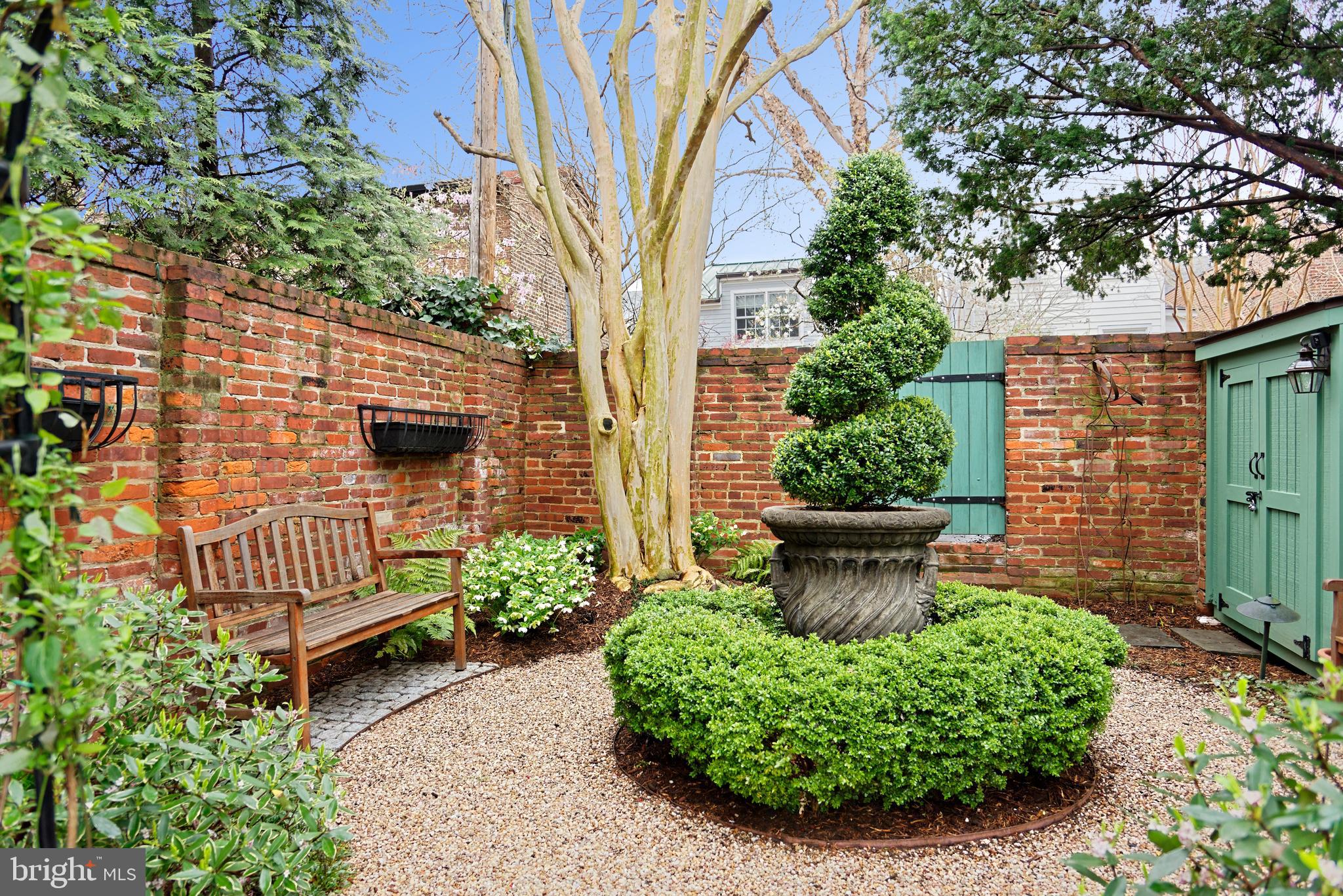 OLD TOWN ALEXANDRIA - Residential