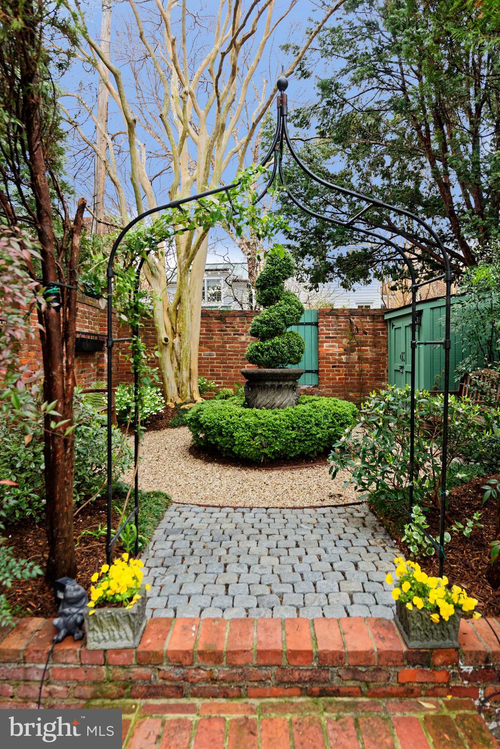 OLD TOWN ALEXANDRIA - Residential