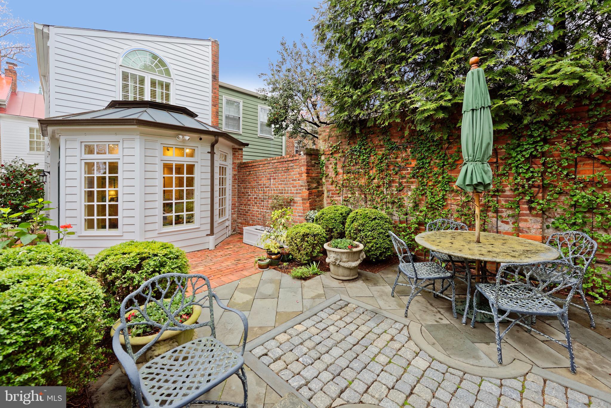 OLD TOWN ALEXANDRIA - Residential