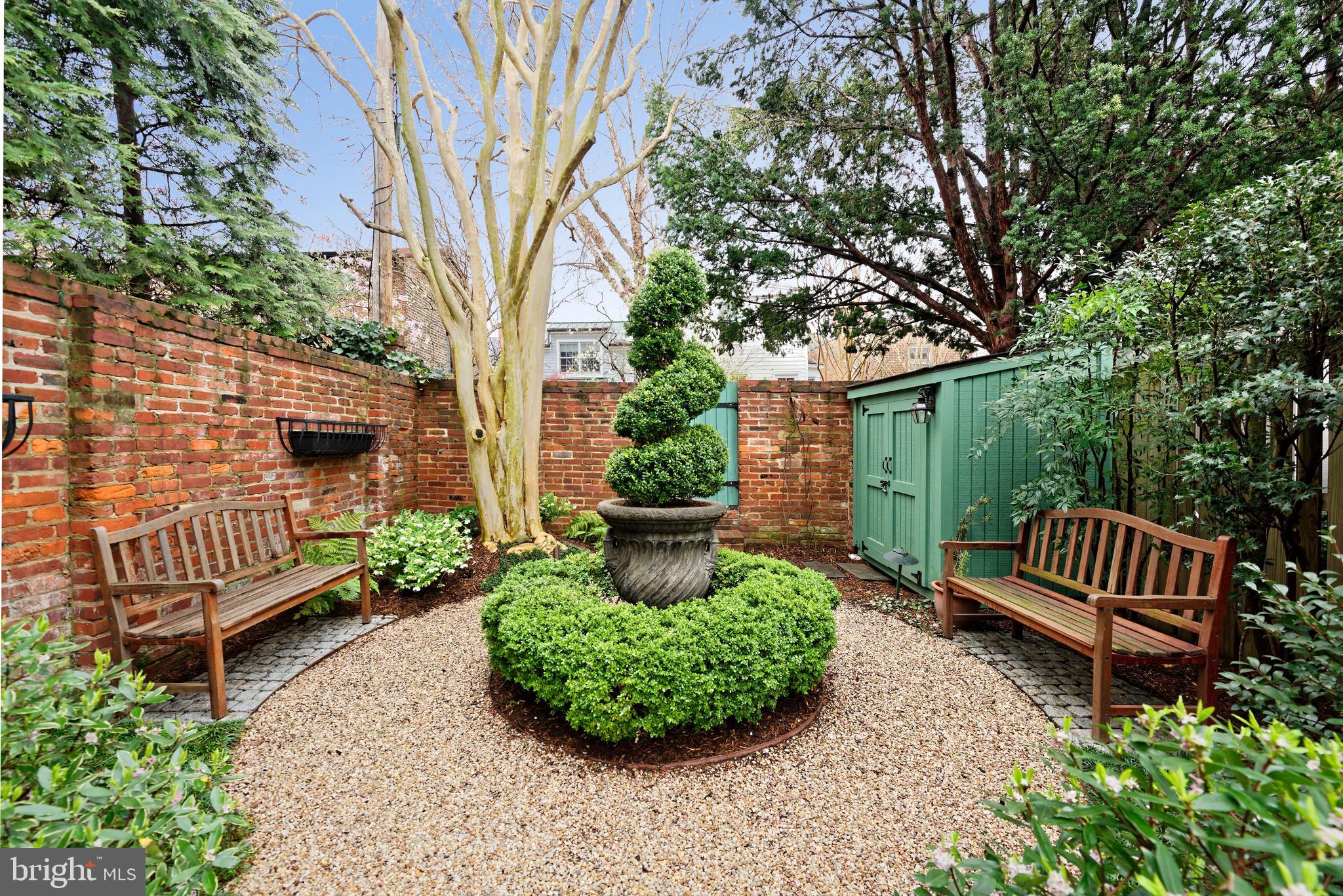 OLD TOWN ALEXANDRIA - Residential