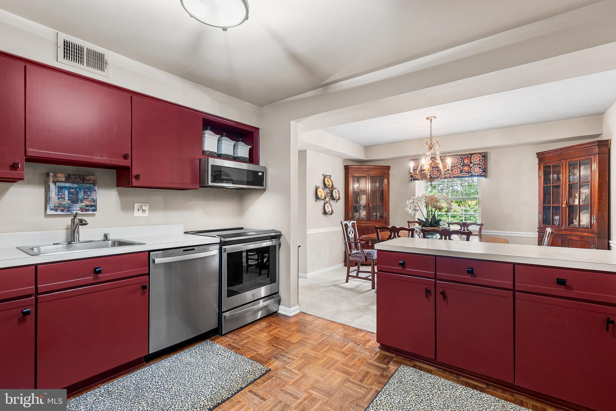 108 CASTLETOWN ROAD 301