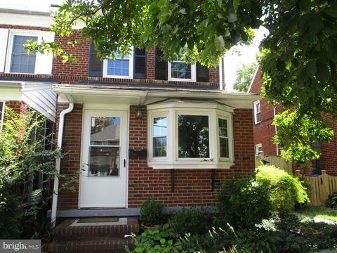 Townhouse For Rent - 1102 16th Street<br/> ARLINGTON, VA 22202
