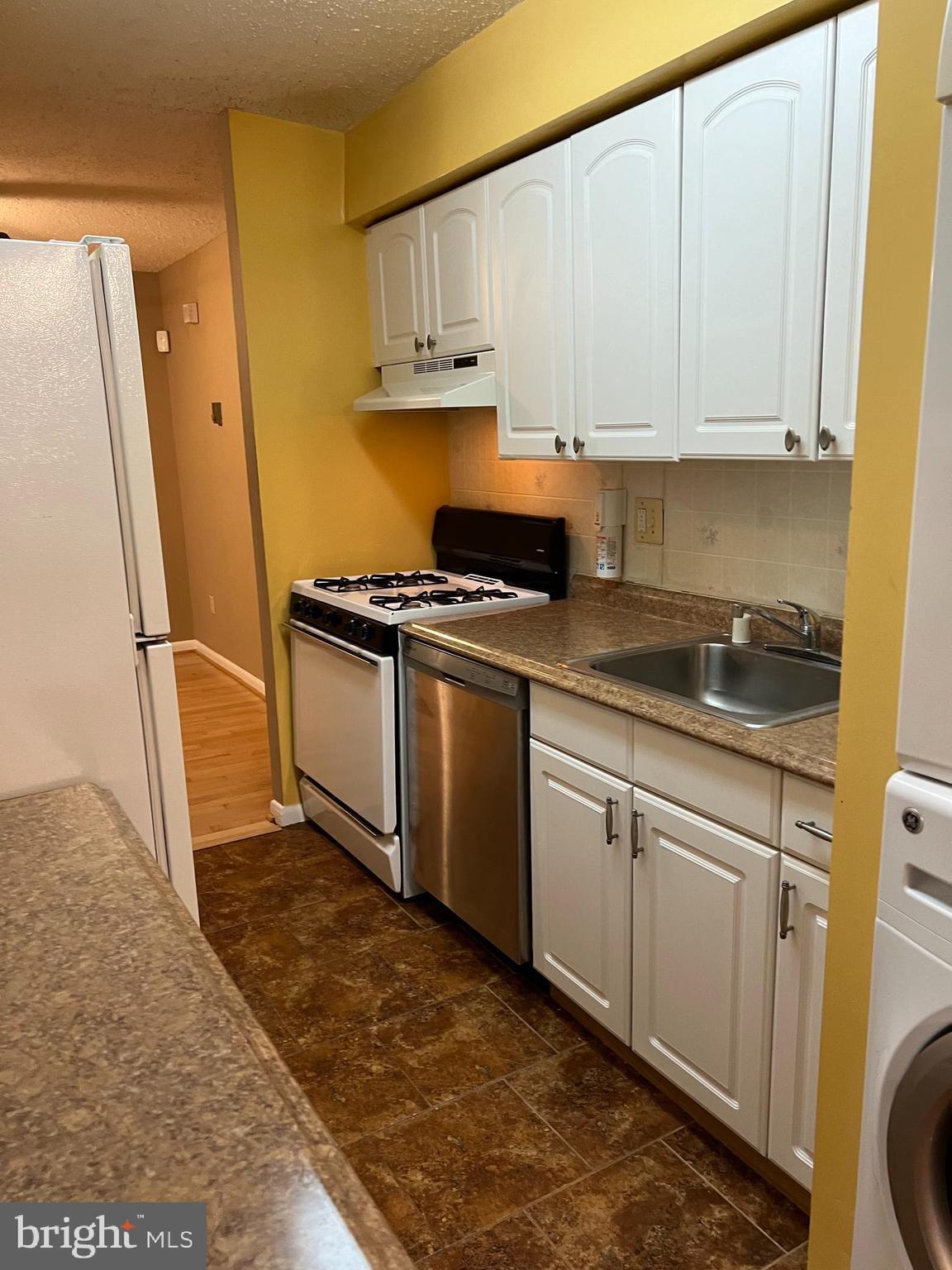 CHESTNUT GROVE - Residential Lease