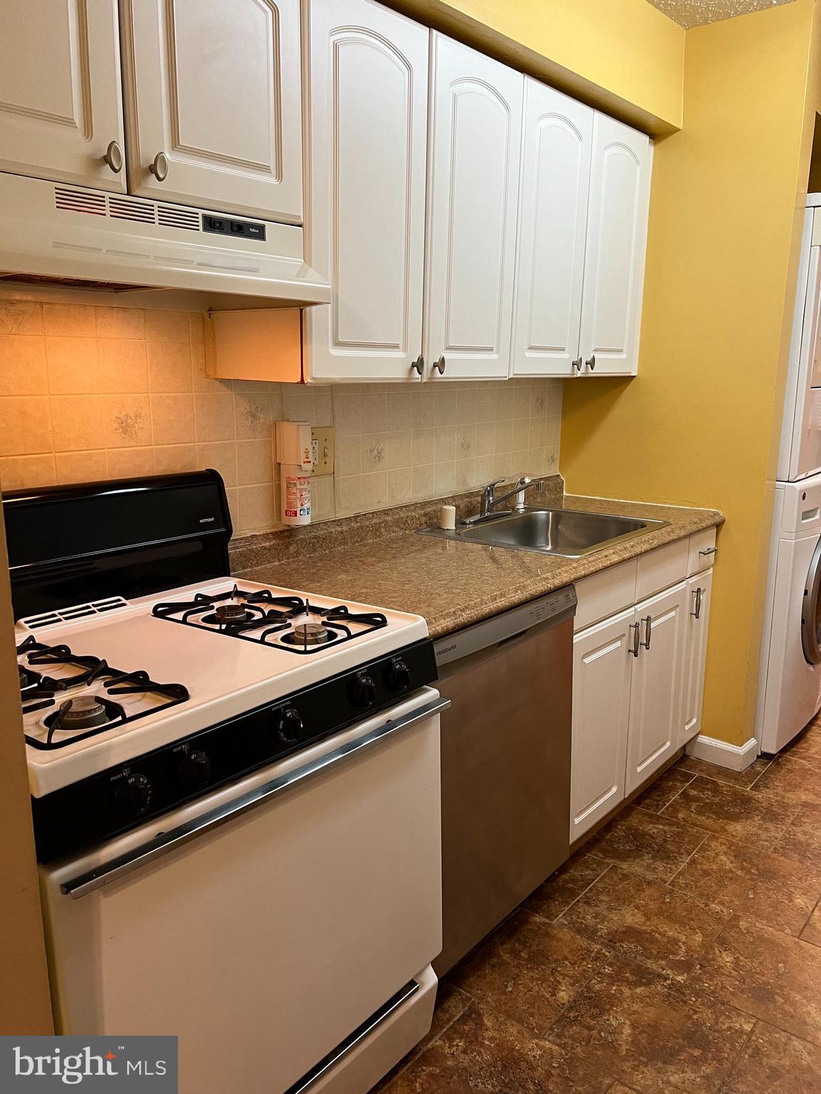 CHESTNUT GROVE - Residential Lease