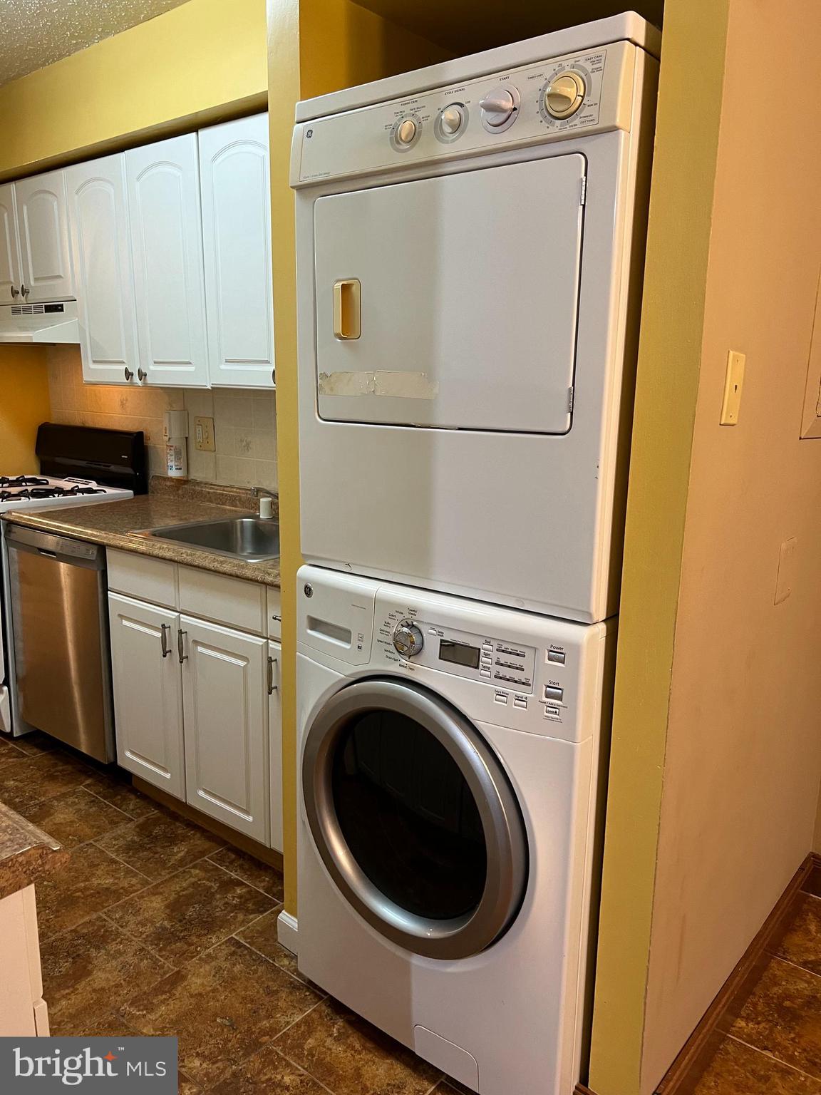 CHESTNUT GROVE - Residential Lease