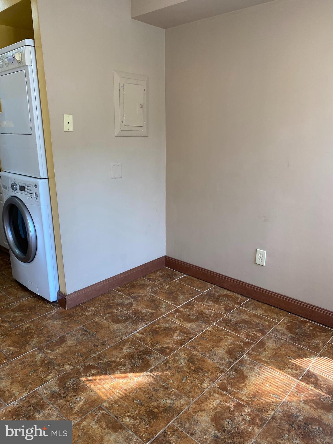 CHESTNUT GROVE - Residential Lease