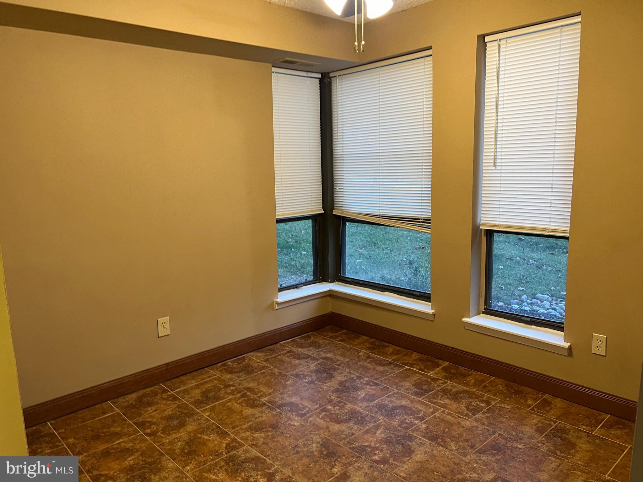 CHESTNUT GROVE - Residential Lease