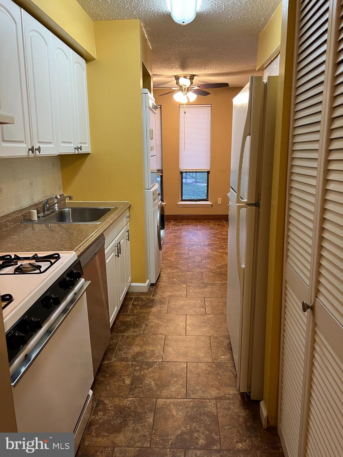 CHESTNUT GROVE - Residential Lease