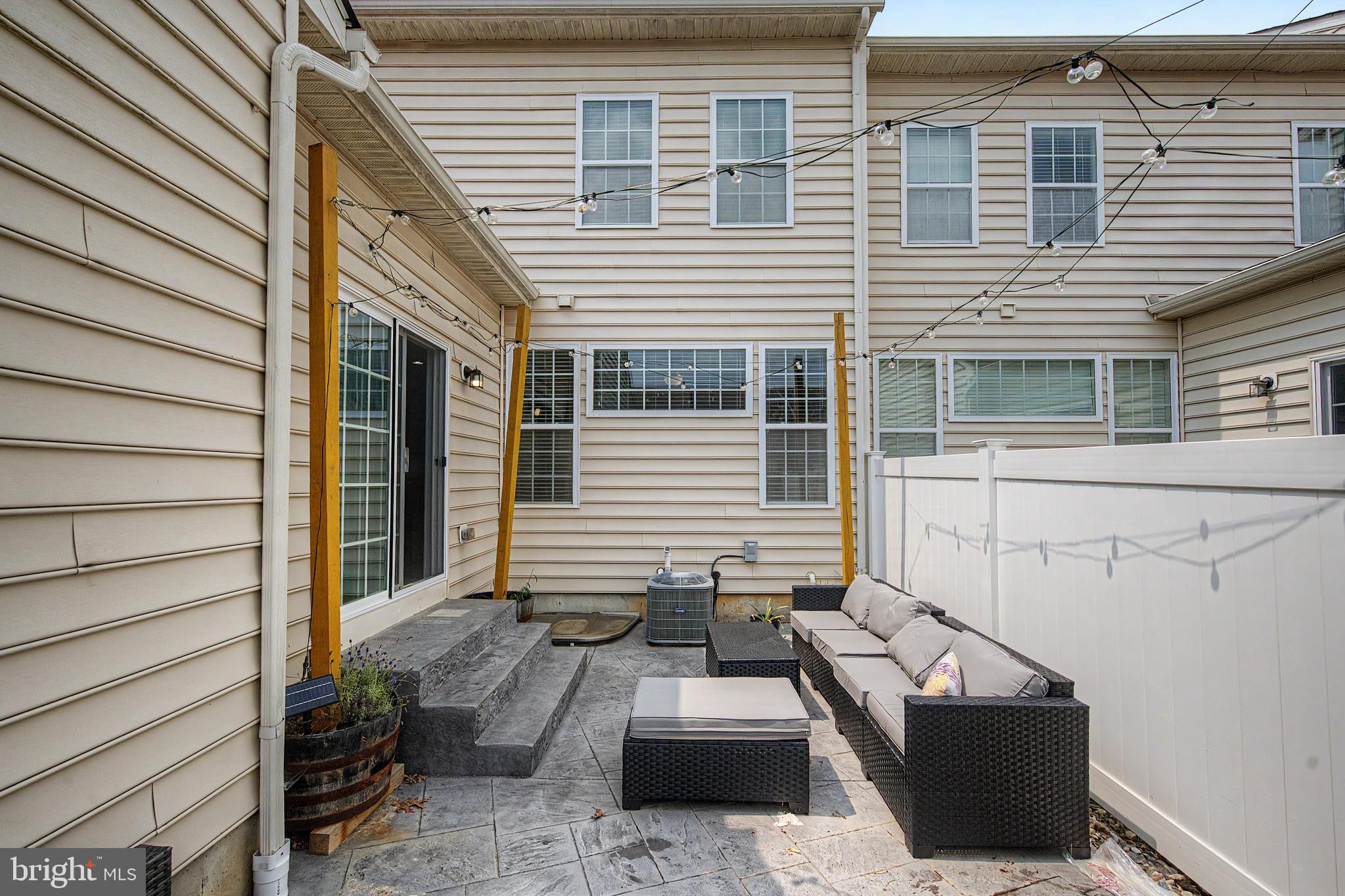 281 N BAYBERRY PARKWAY