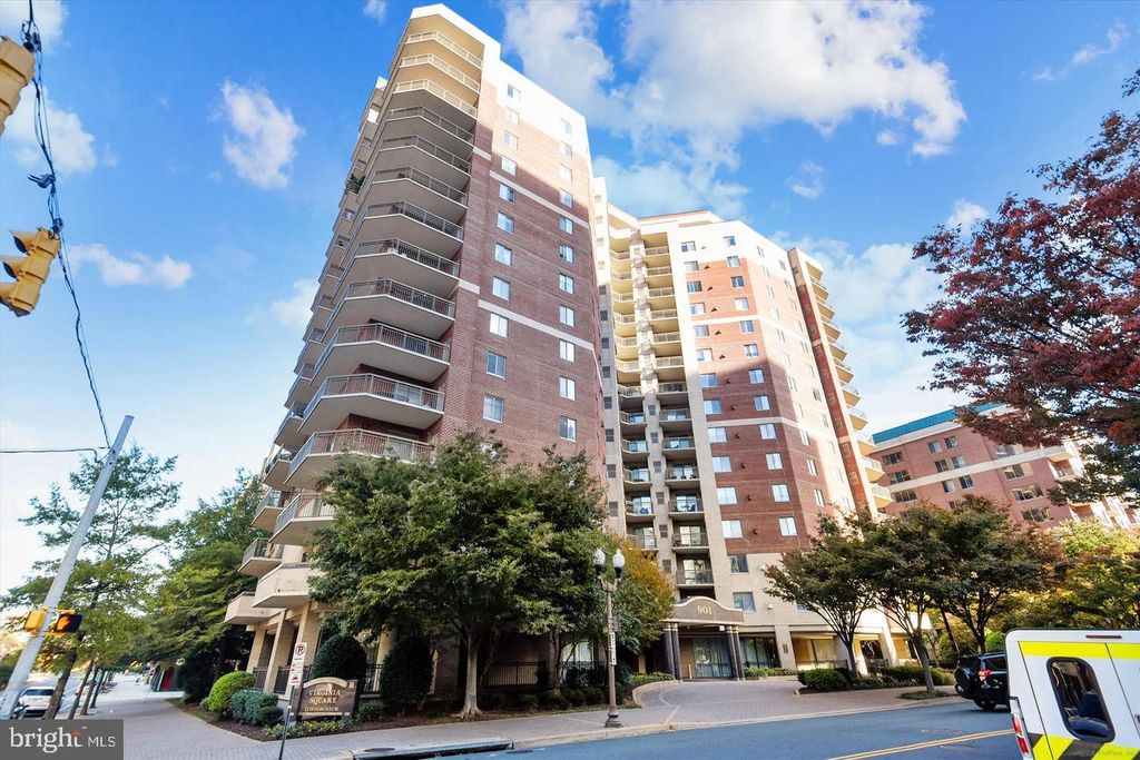Photo of 901 N Monroe Street #903, ARLINGTON, VA 22201 (MLS # VAAR2063094)