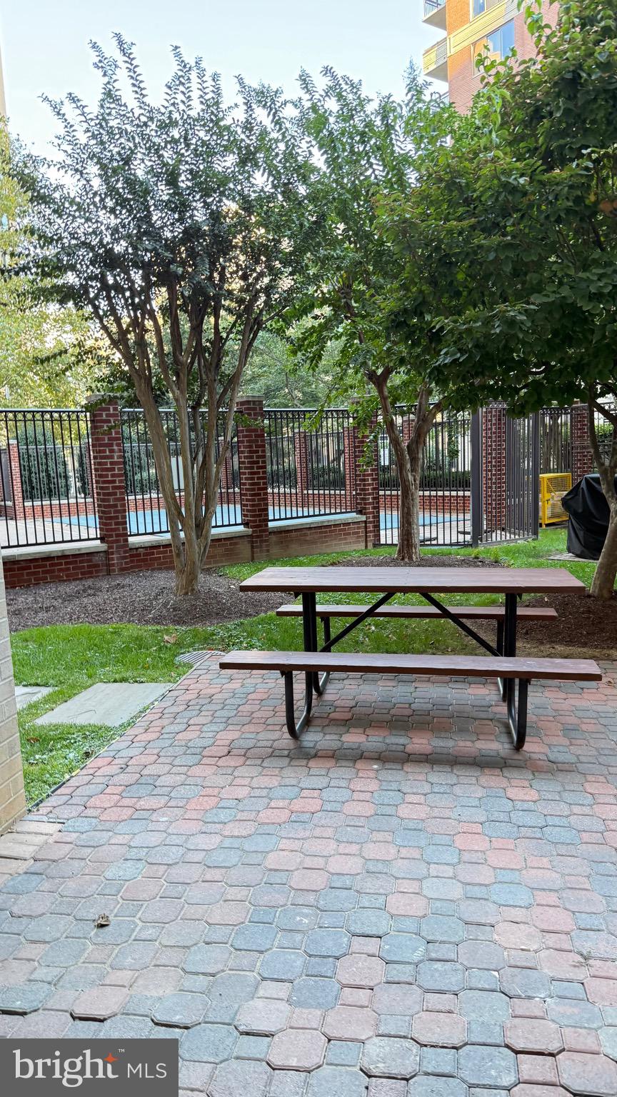 VIRGINIA SQUARE - Residential