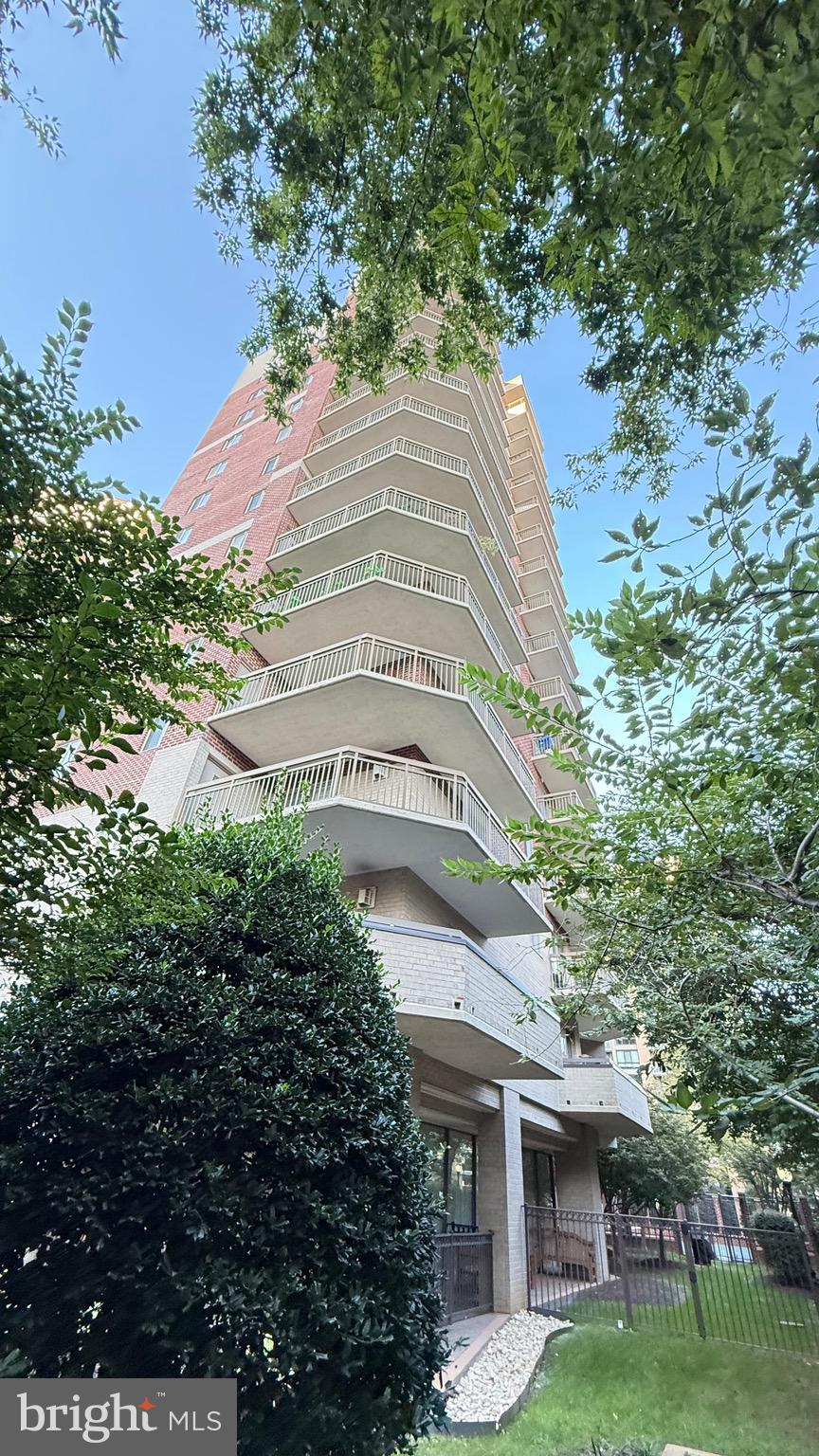 VIRGINIA SQUARE - Residential