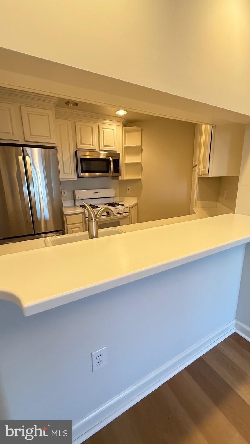 VIRGINIA SQUARE - Residential