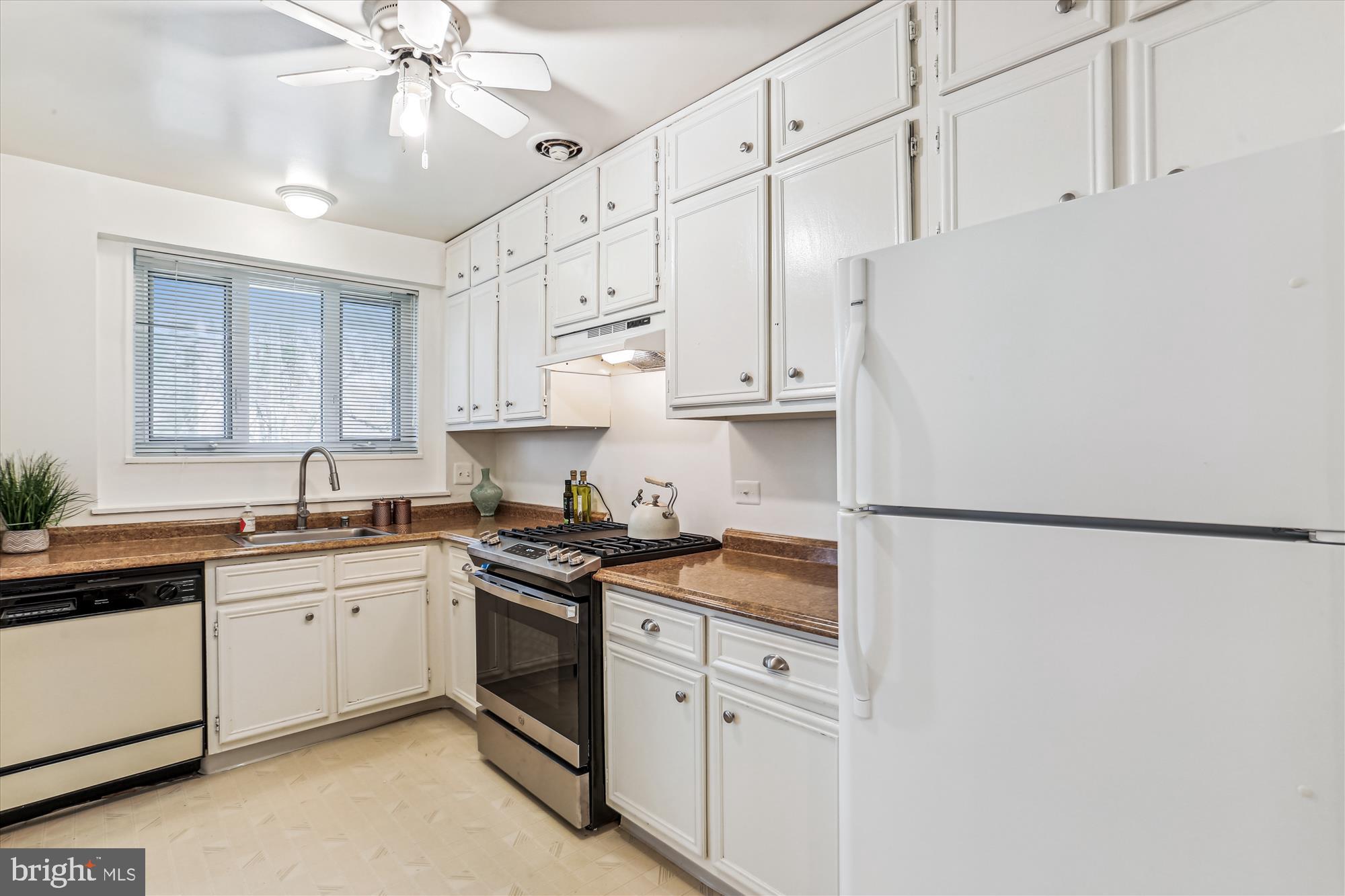 PARKSIDE CONDOMINIUMS - Residential