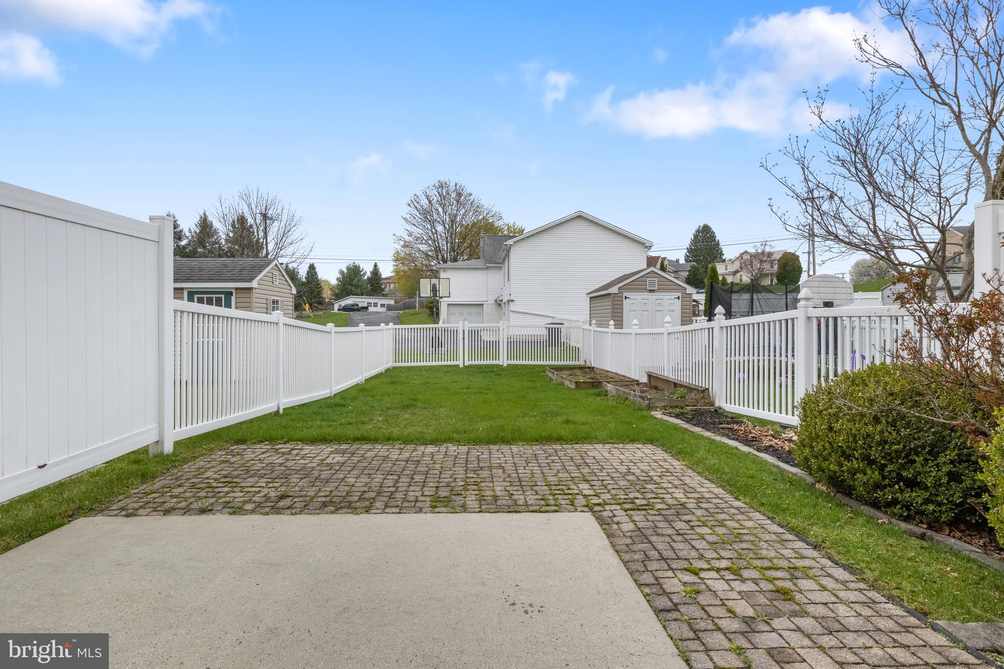 AUTUMN WOODS - Residential