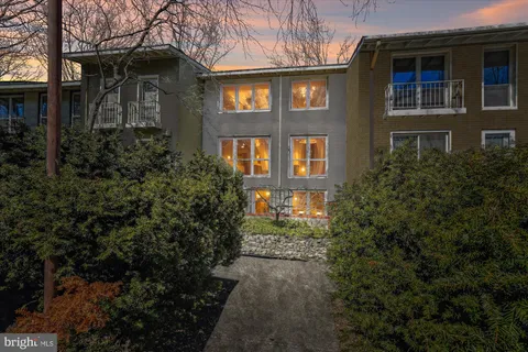 11472 Orchard Lane, Reston, VA MLS: VAFX2222302