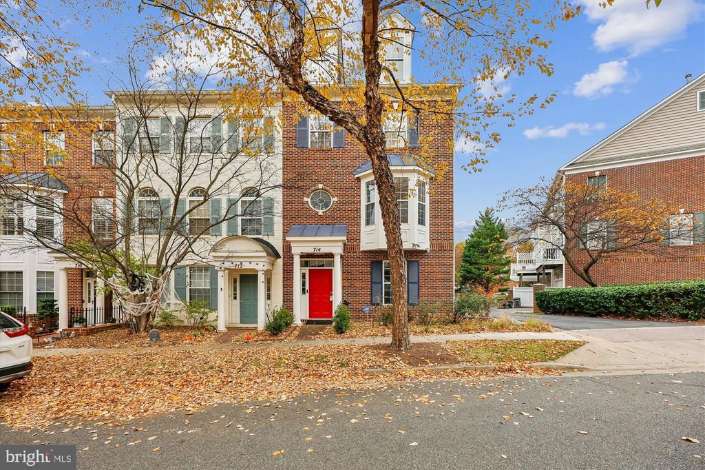 Photo of 714 Crooked Creek Drive, ROCKVILLE, MD 20850 (MLS # MDMC2206676)