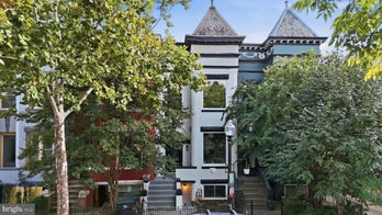 Townhouse at 10 R STREET NW