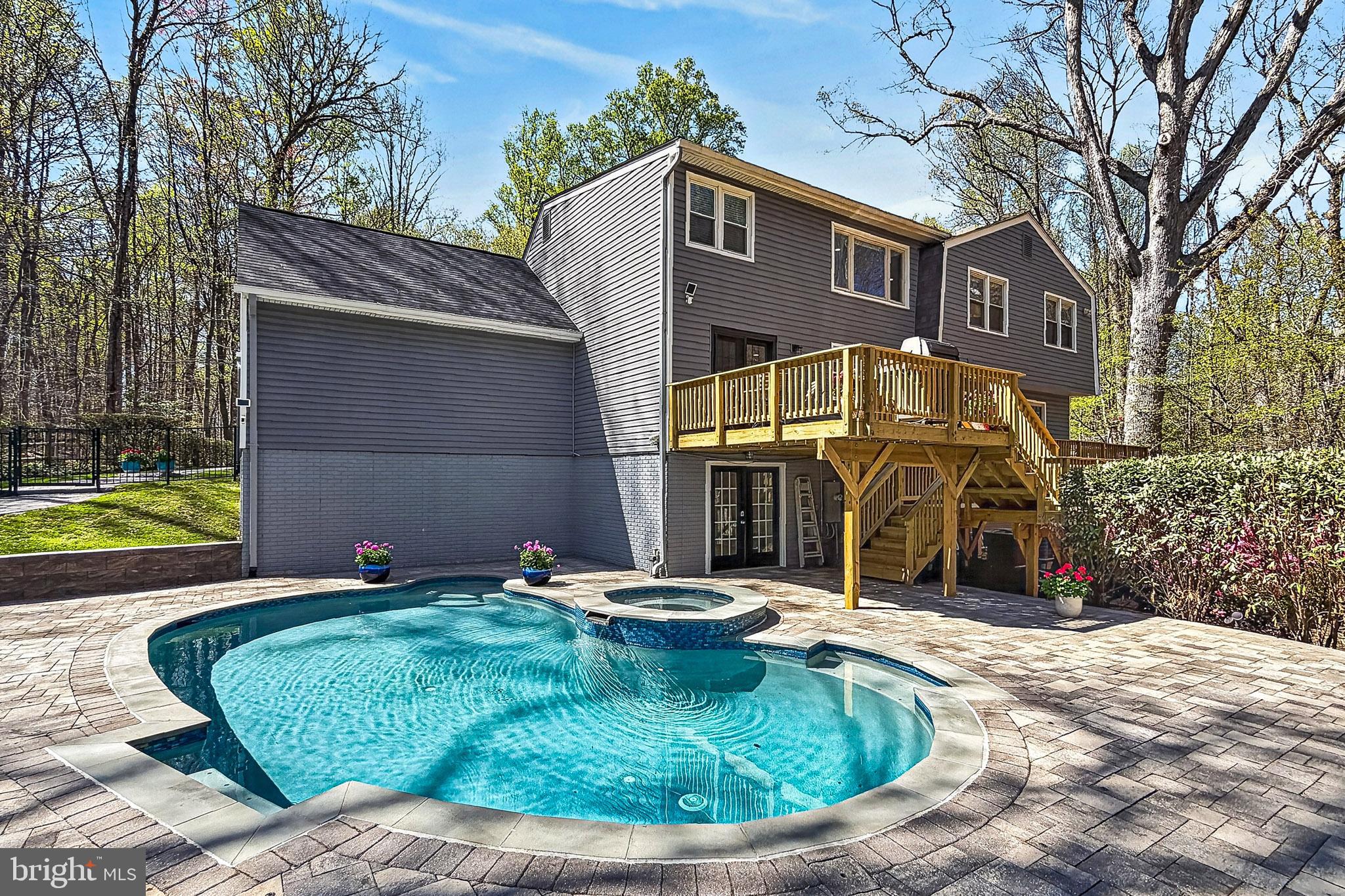 FAIRFAX STATION - Residential