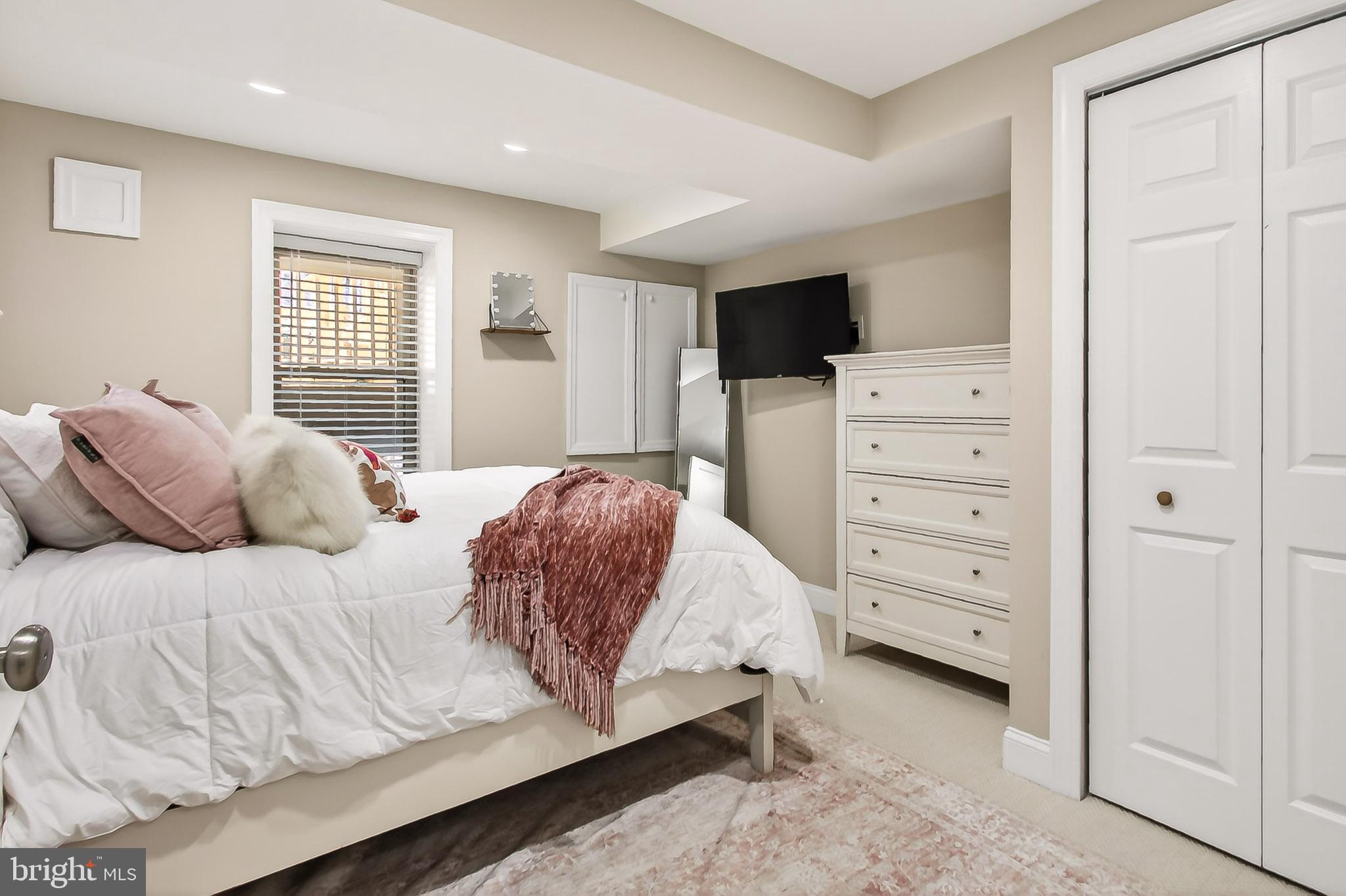 FAIRFAX STATION - Residential