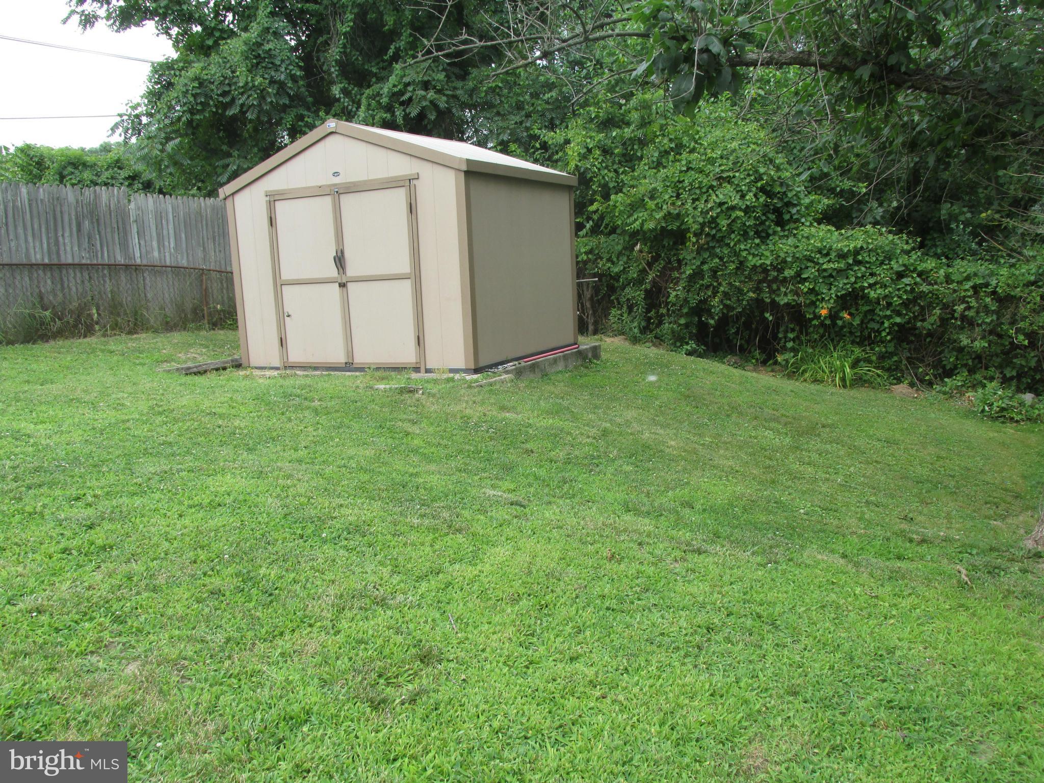 WEST LANSDOWNE - Residential