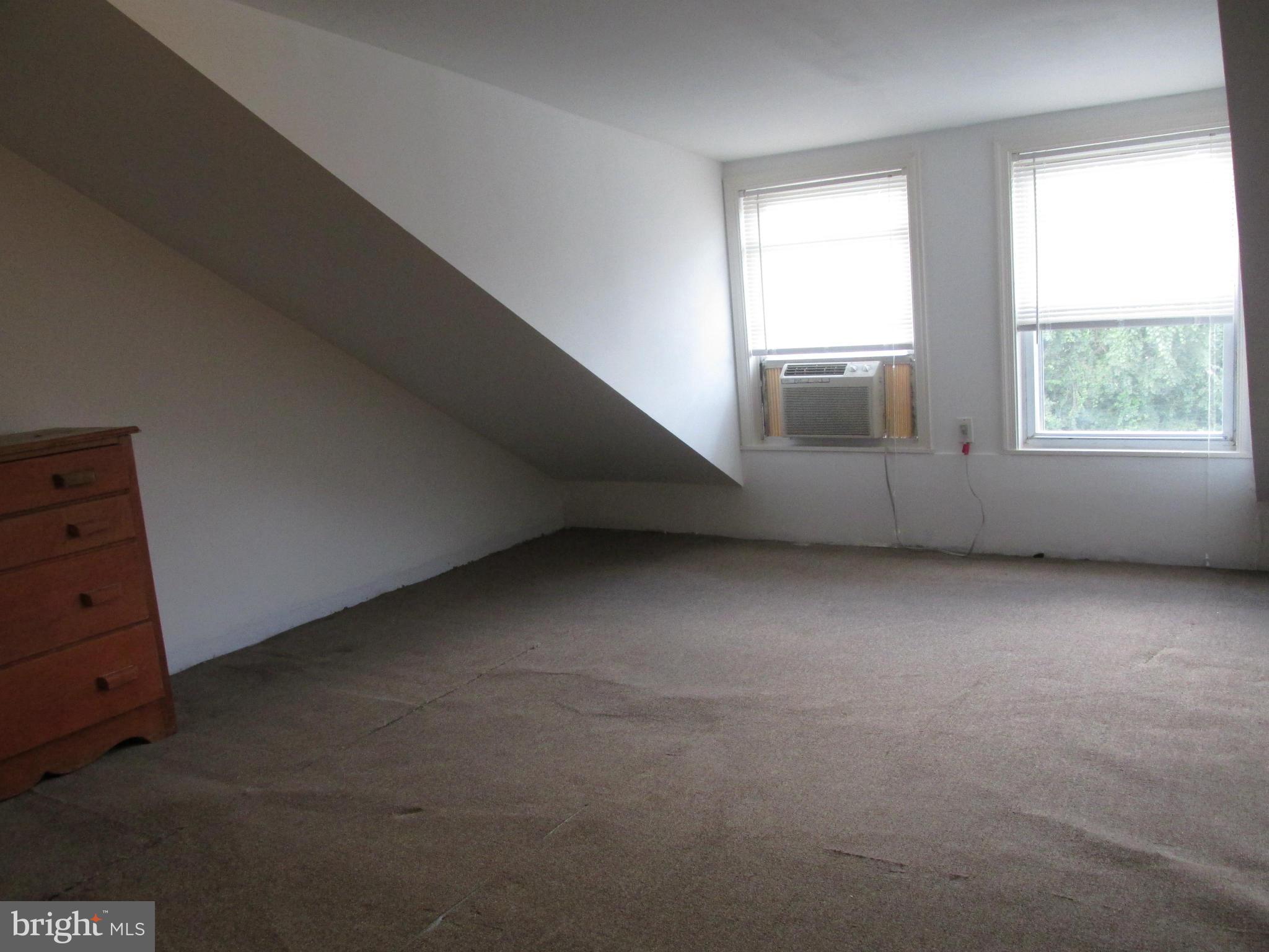 WEST LANSDOWNE - Residential