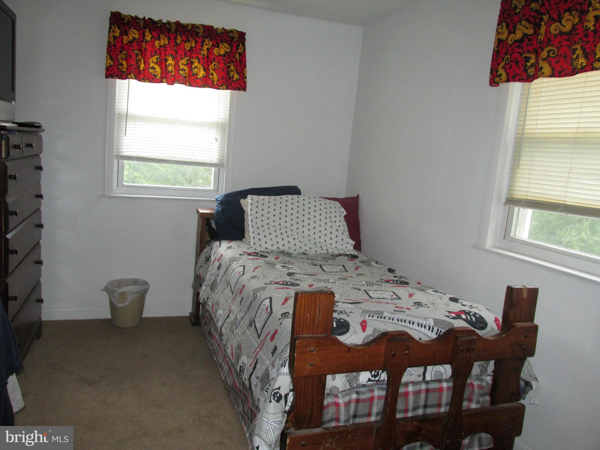 WEST LANSDOWNE - Residential